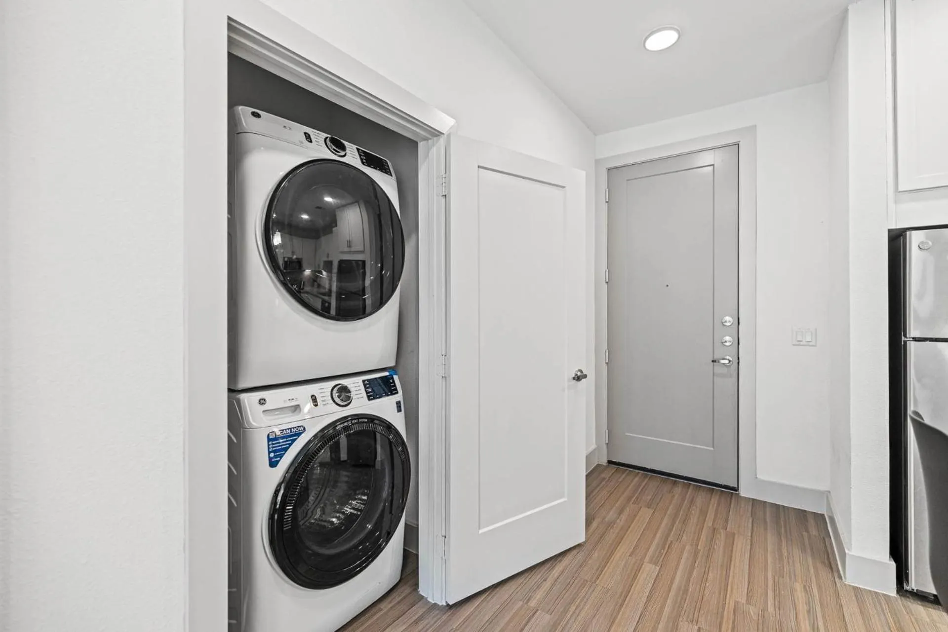 washing machine in Placemakr Downtown Austin