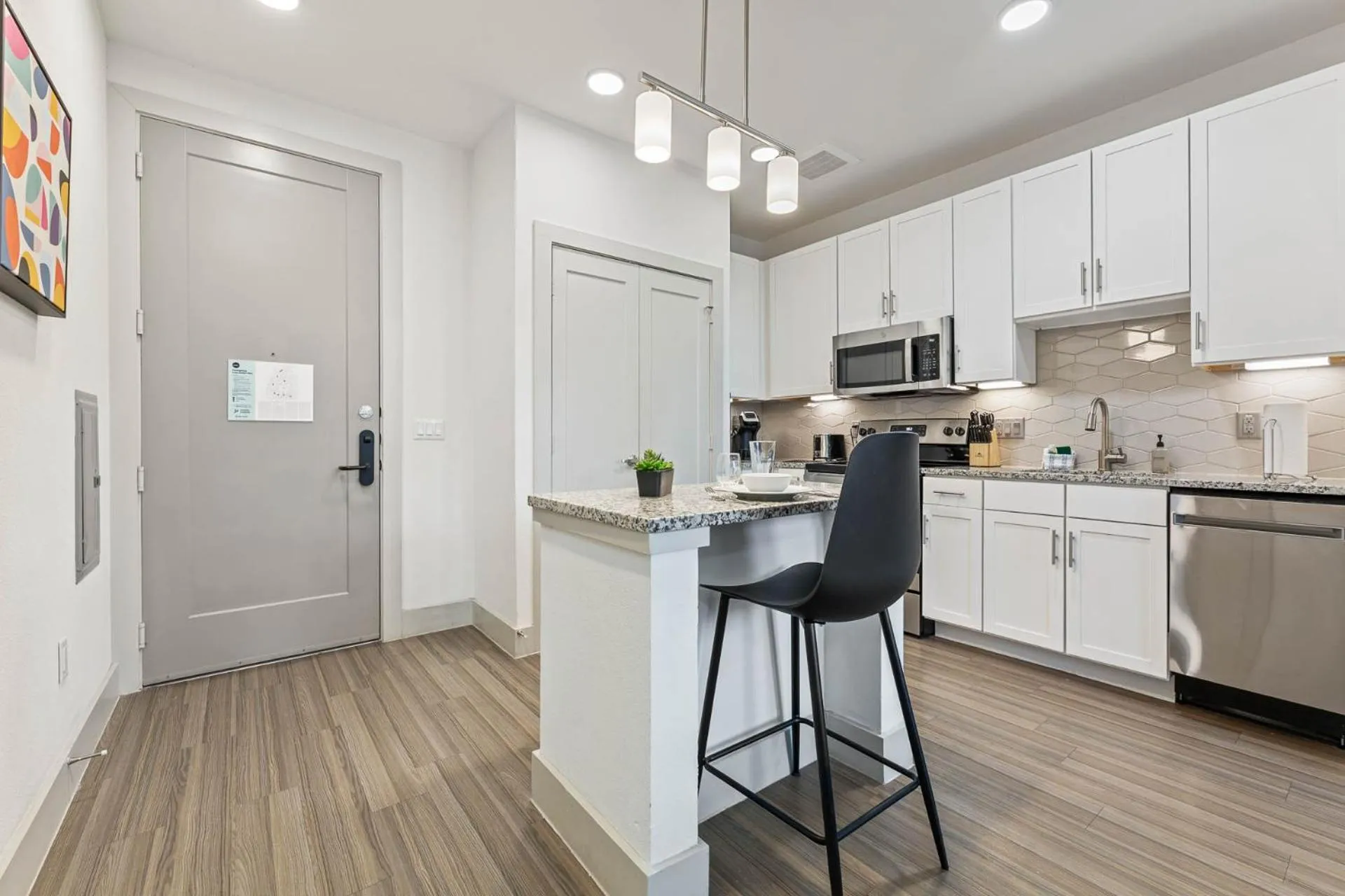 Kitchen or kitchenette in Placemakr Downtown Austin