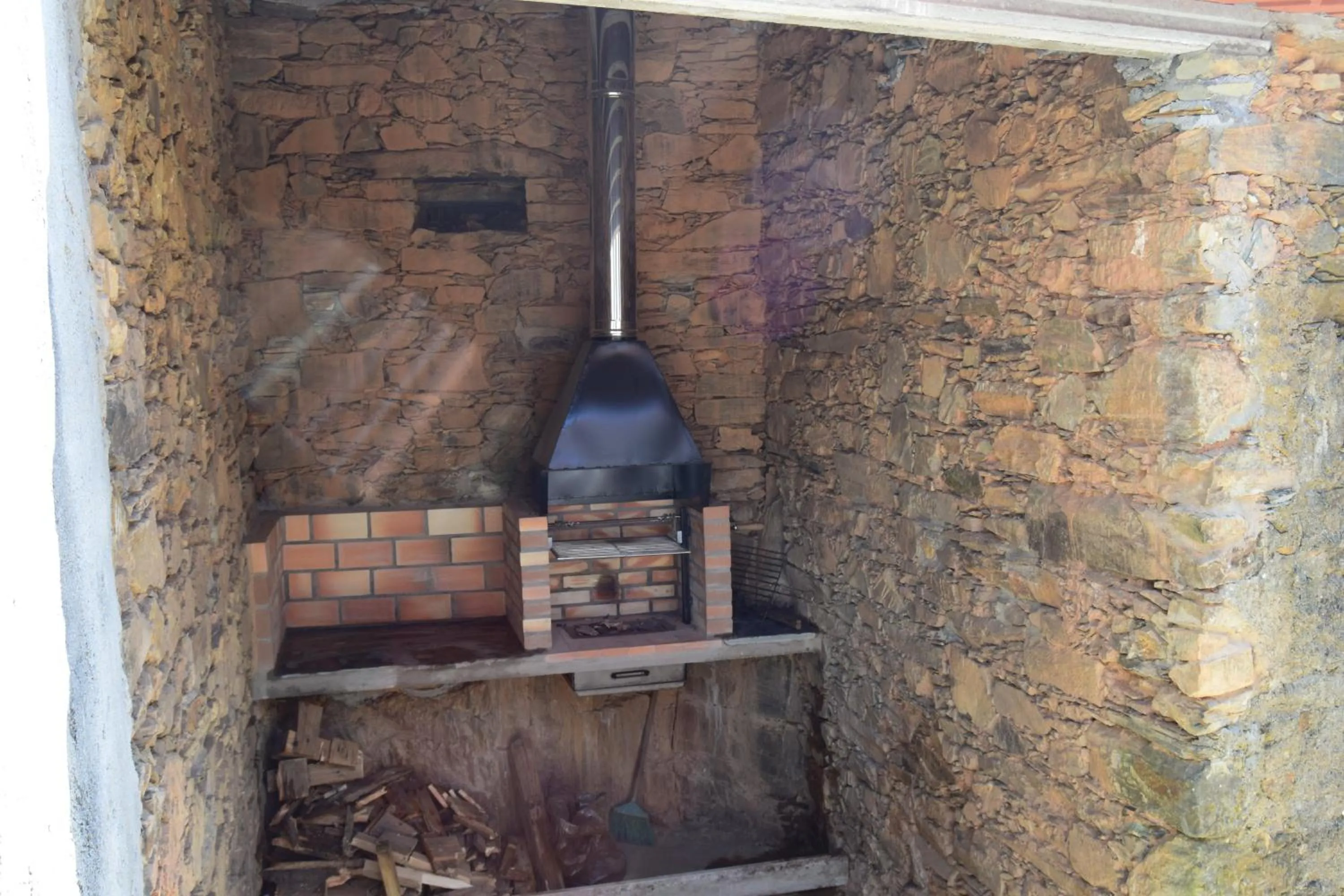 BBQ facilities in Casas da Encosta