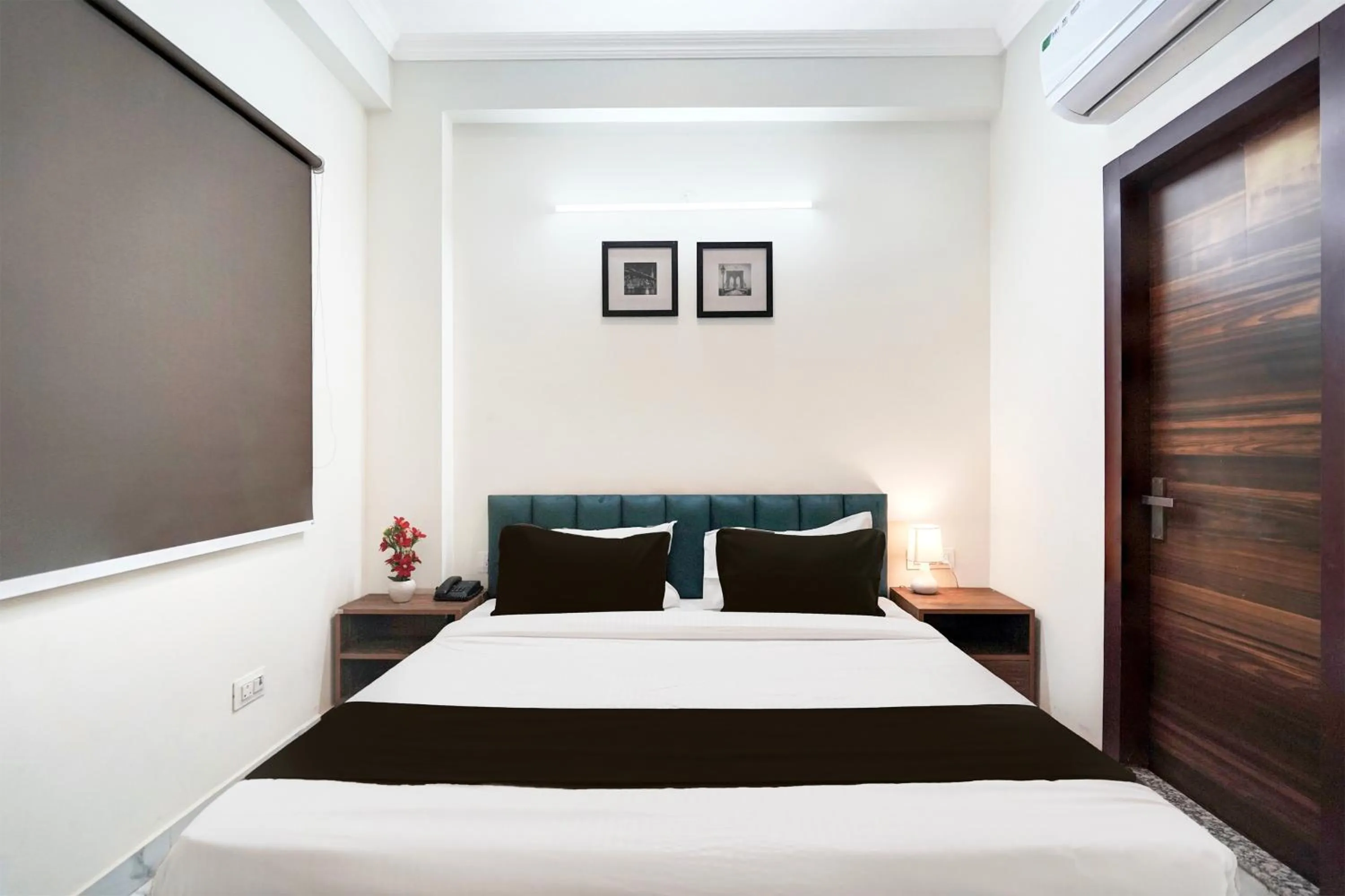 Bedroom in Townhouse Sector 86 Near Sector 83 Metro Station