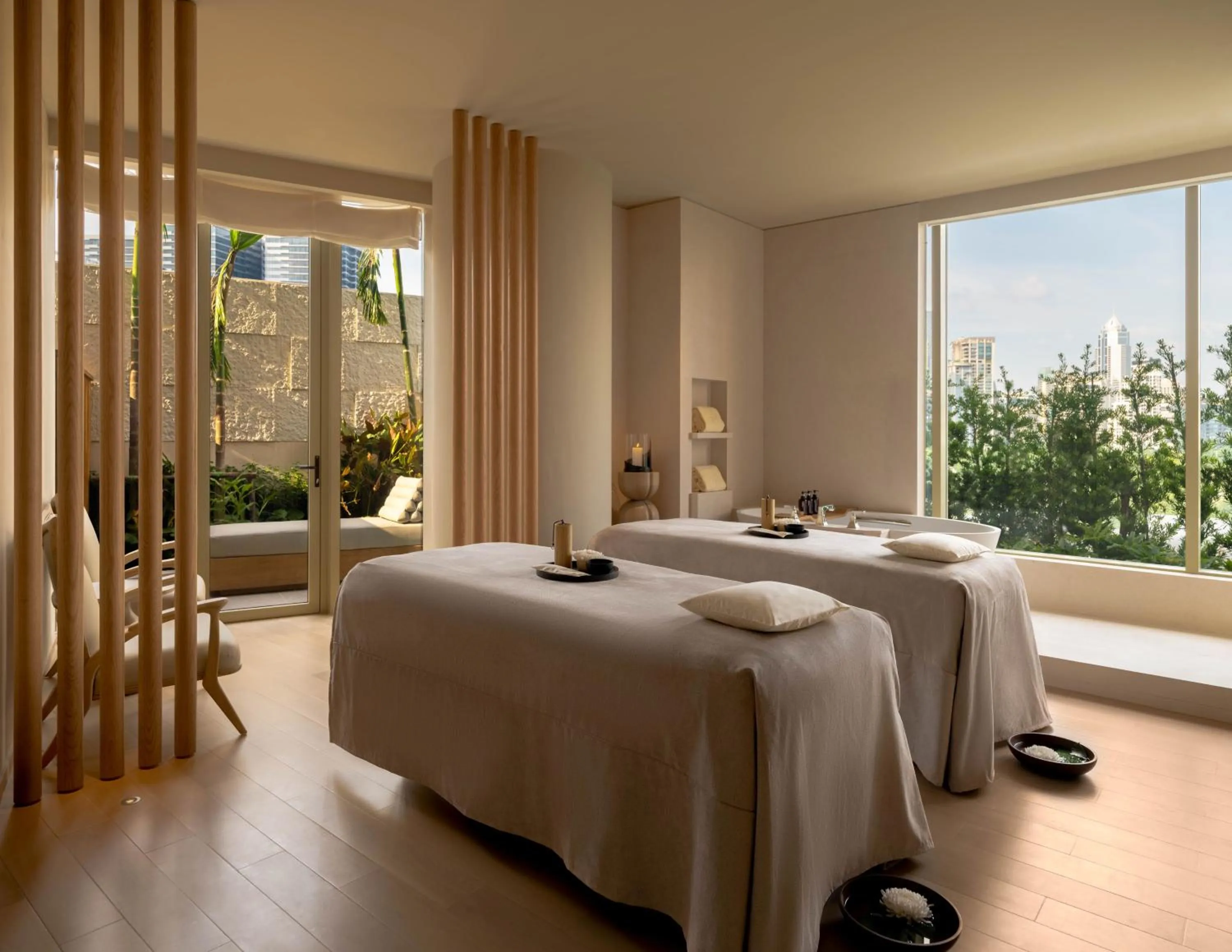 Spa and wellness centre/facilities, Bed in Dusit Thani Bangkok