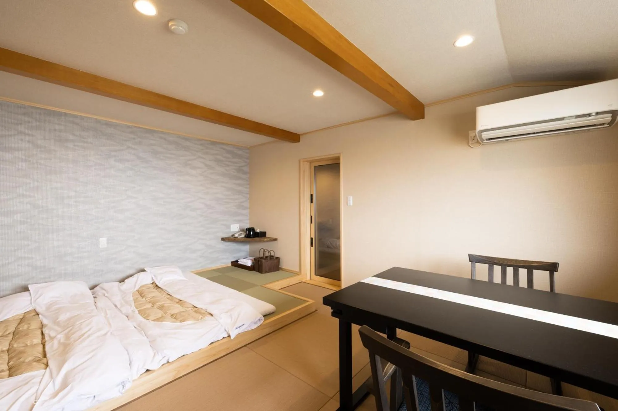 Photo of the whole room, Bed in AtamiOnsen Nagahamaen