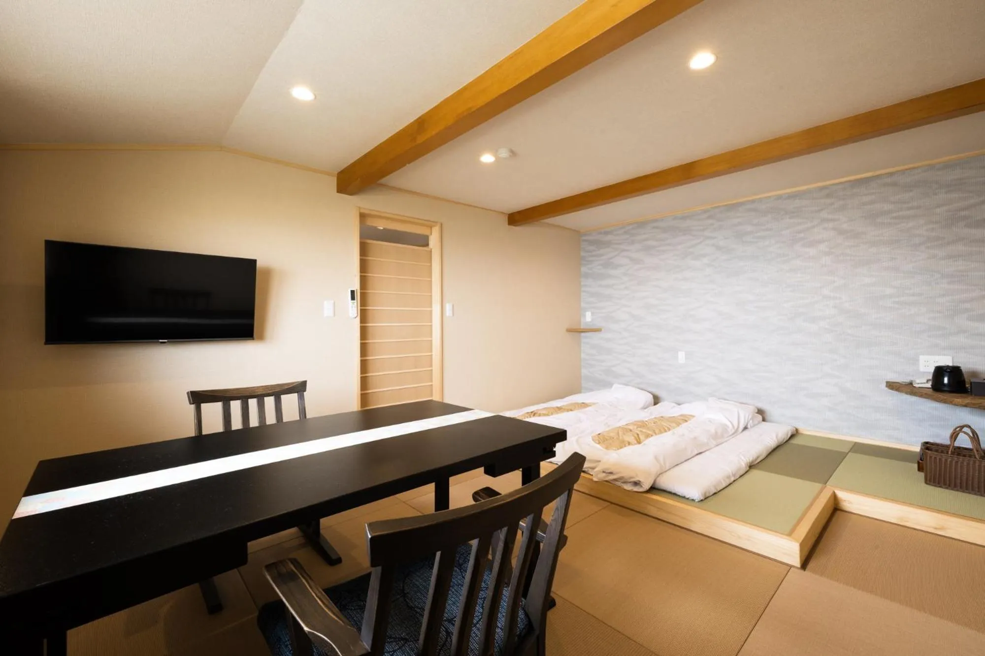 Photo of the whole room, Bed in AtamiOnsen Nagahamaen