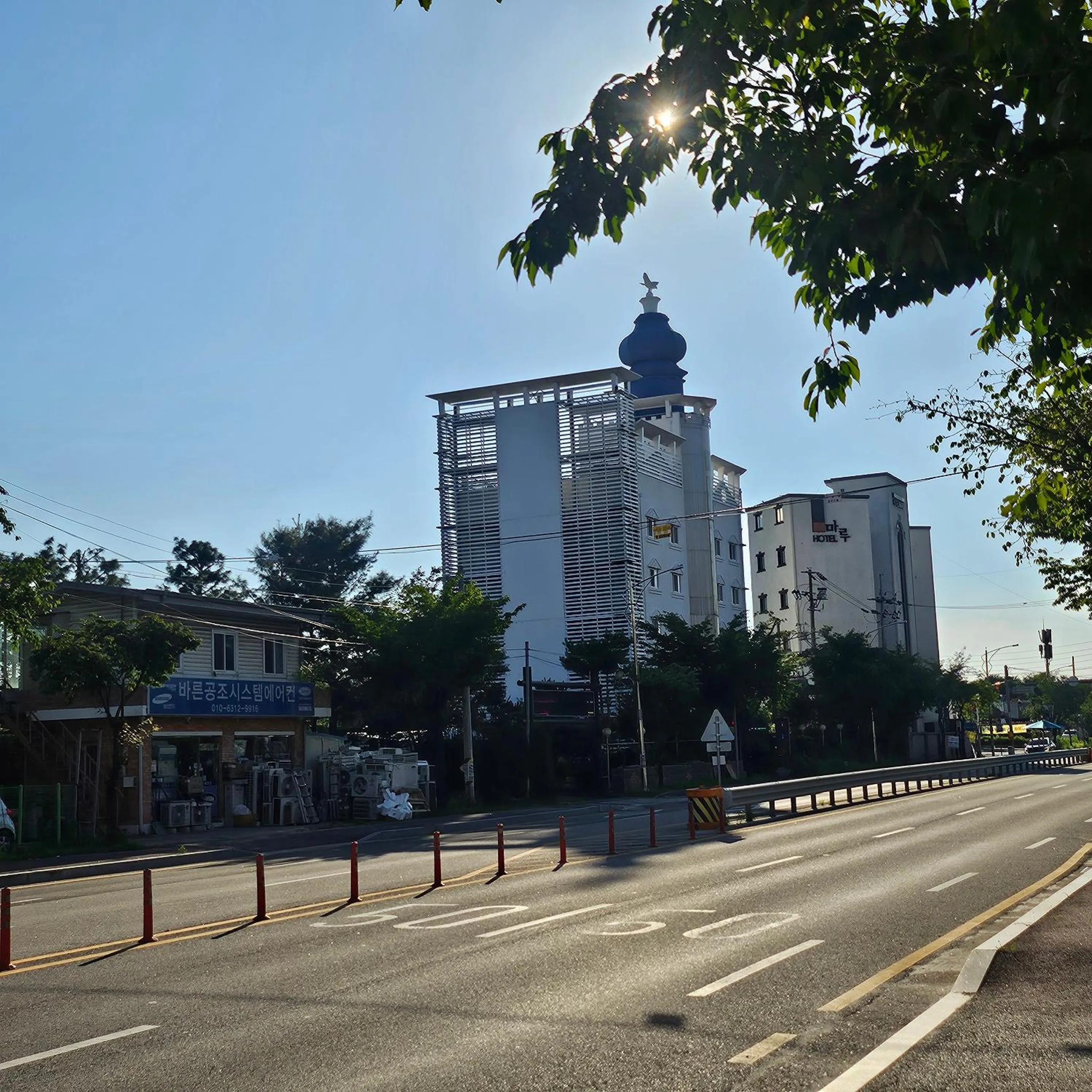 Facade/entrance in Yeoju Hightel
