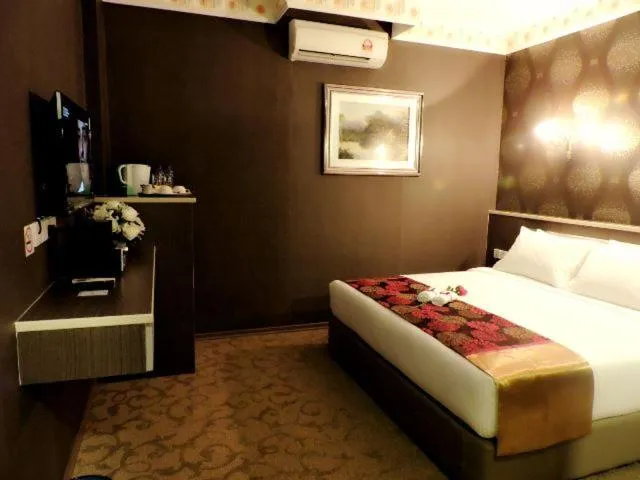 Bedroom, Bed in The Ardens Hotel - Nong Chik, Kolam Air, Johor Bahru