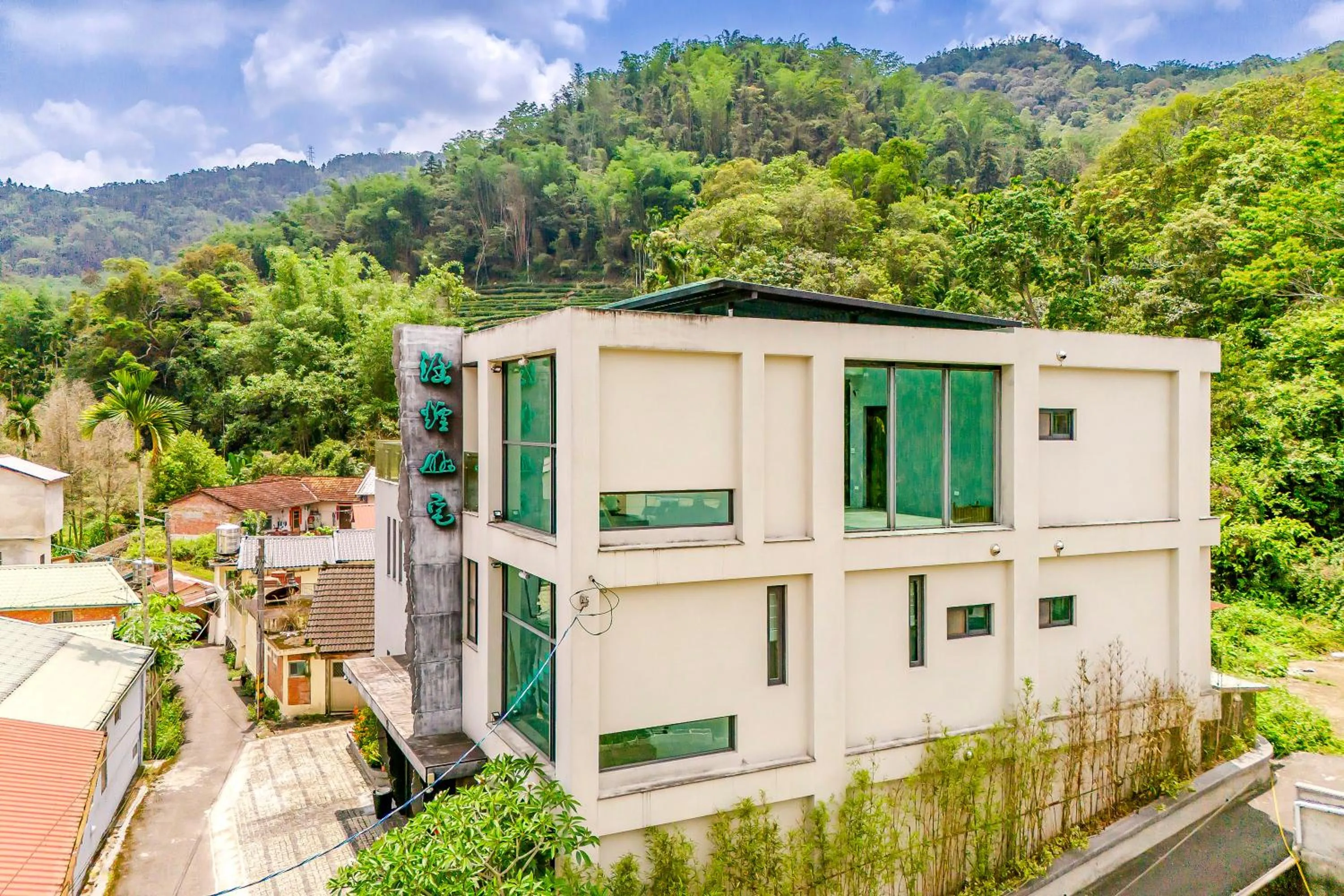 Property building in Han Yan Hill Hotel