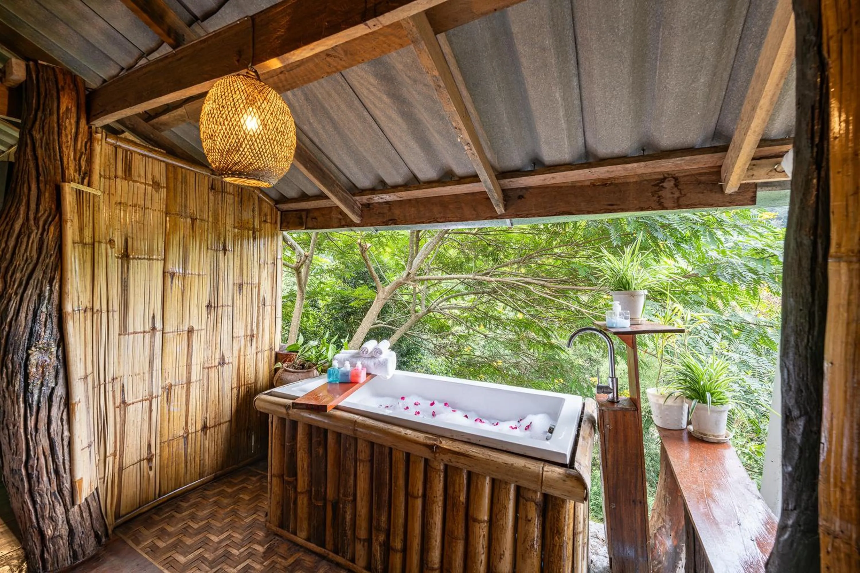 Area and facilities in Monruamsuk Homestay Cafe and Bistro