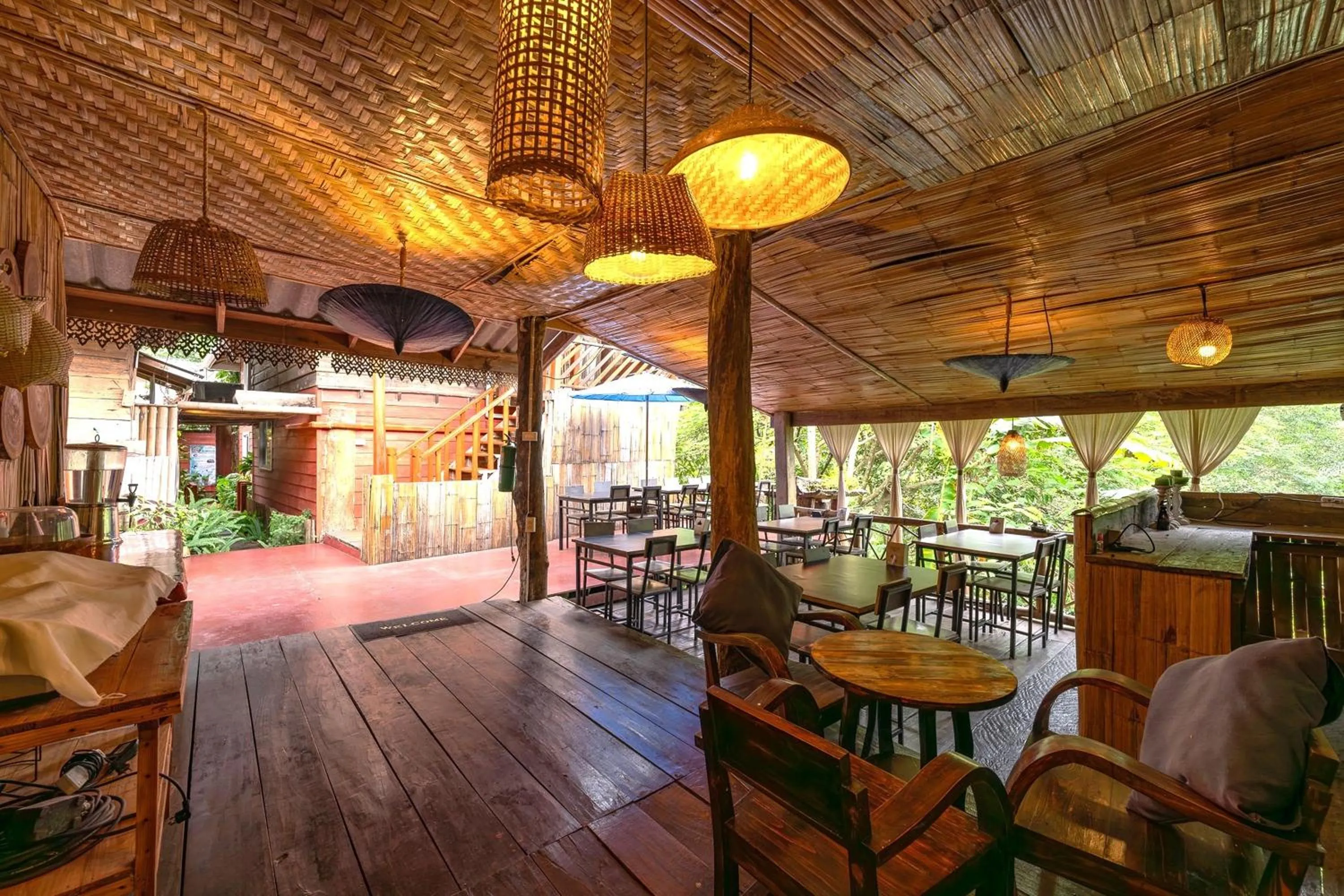 Dining area in Monruamsuk Homestay Cafe and Bistro