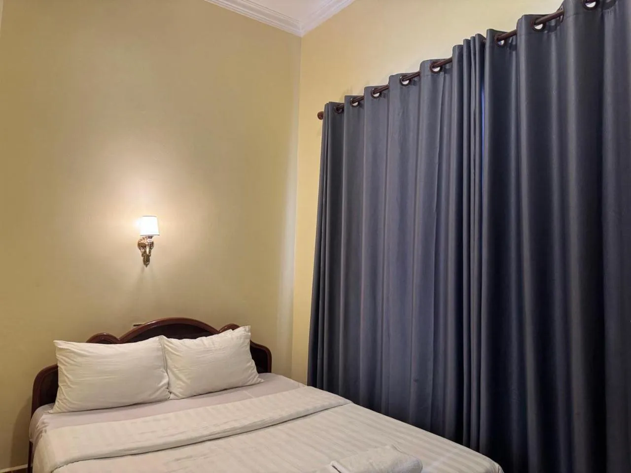 Bed in Samrongsen Hotel