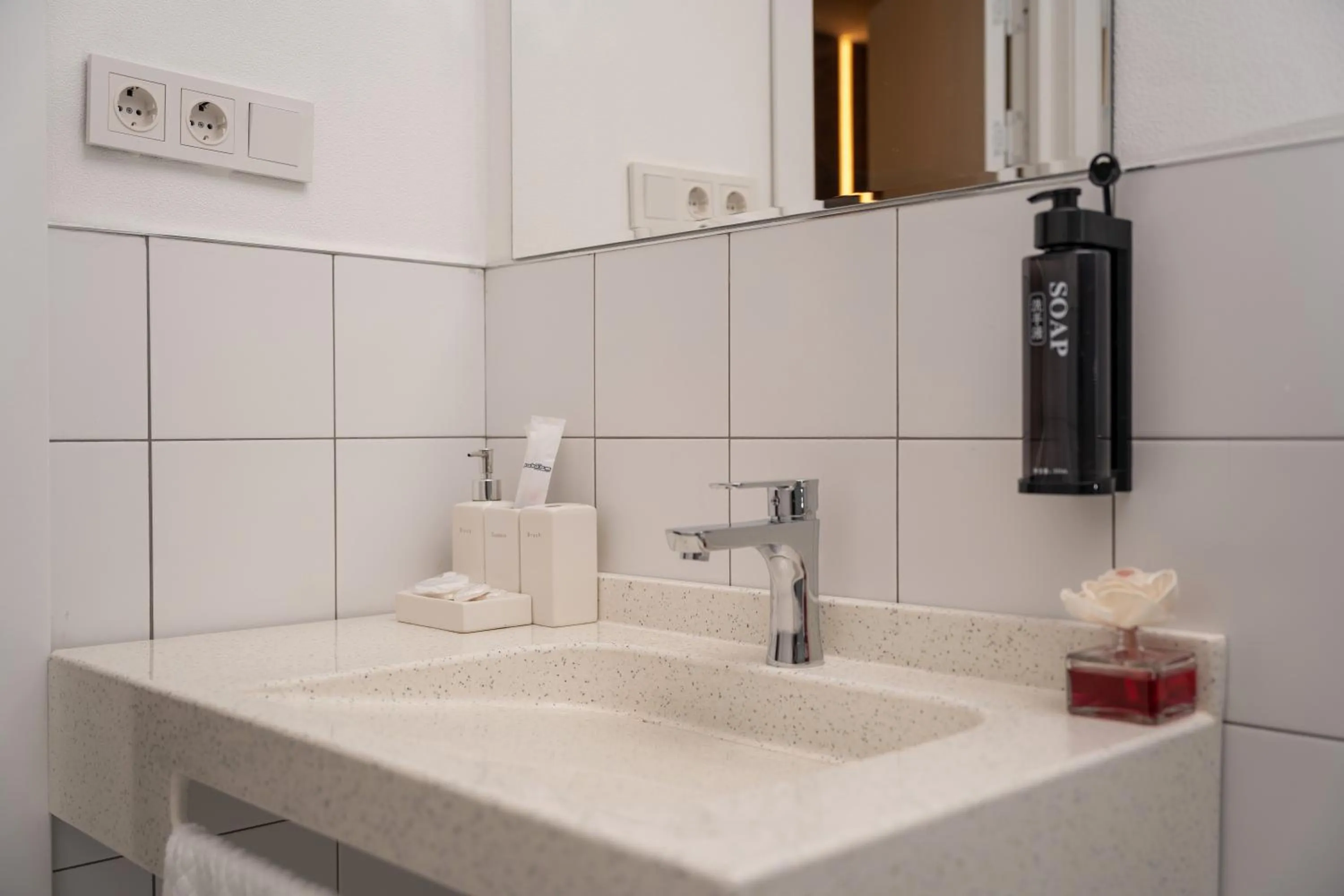 Shower in Duo Hotel by Futuro