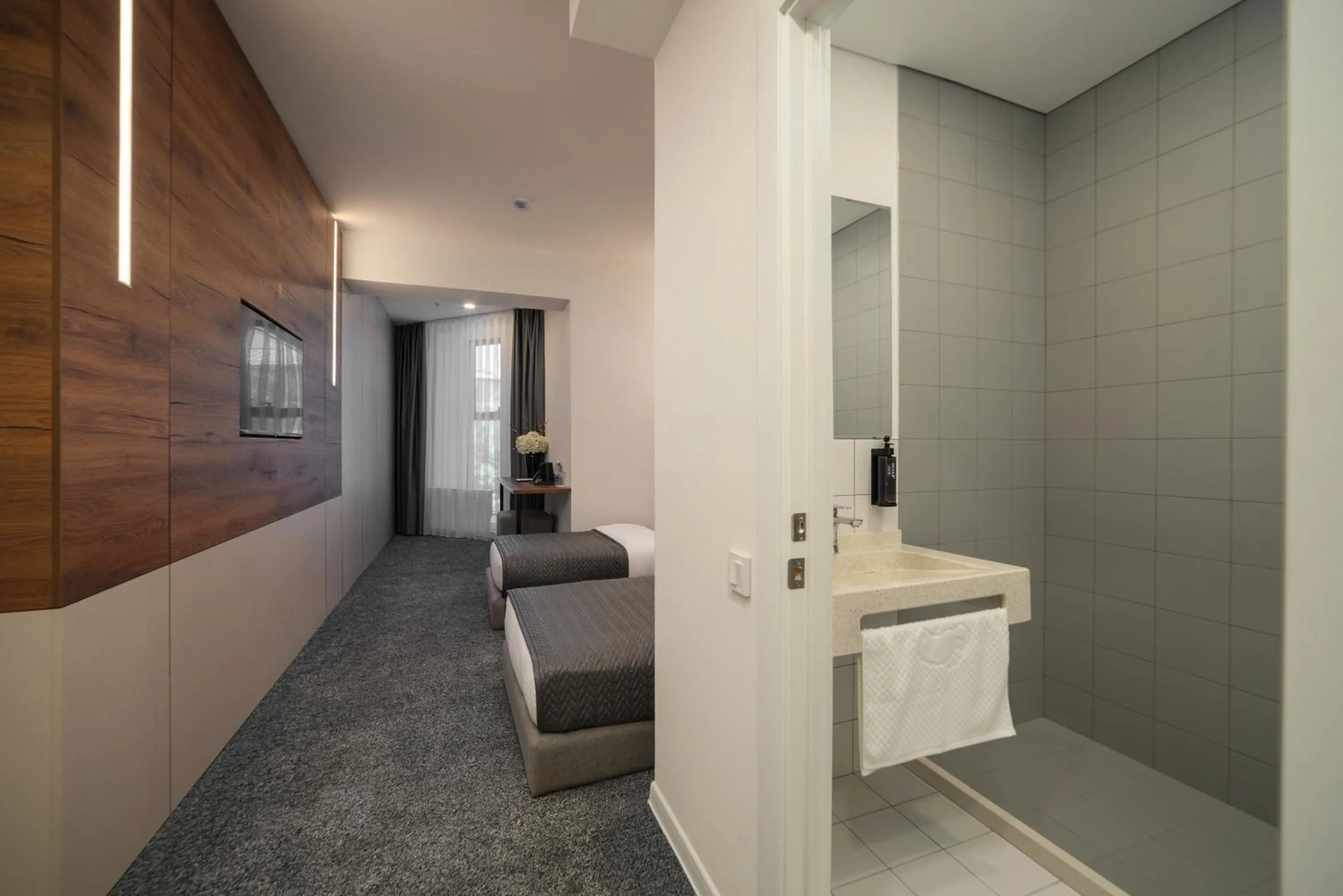 Shower in Duo Hotel by Futuro