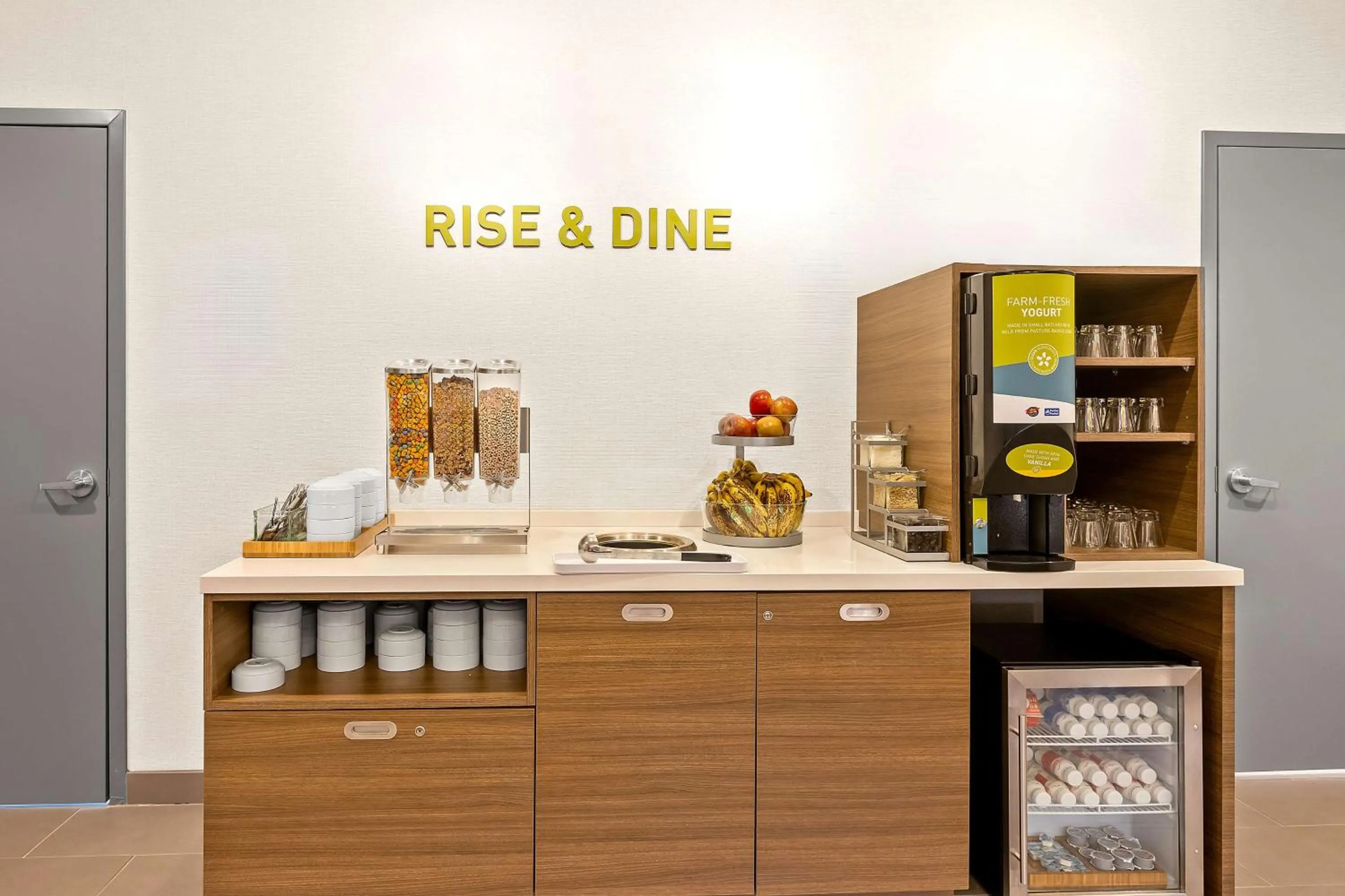 Food and drinks in Home2 Suites By Hilton Hendersonville