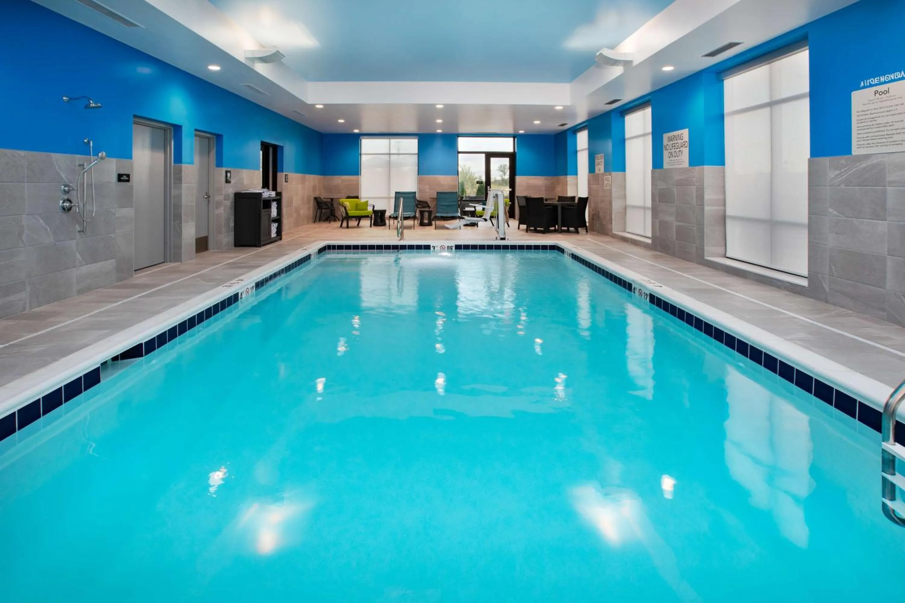 Pool view in Hampton Inn & Suites By Hilton Indianapolis South Greenwood