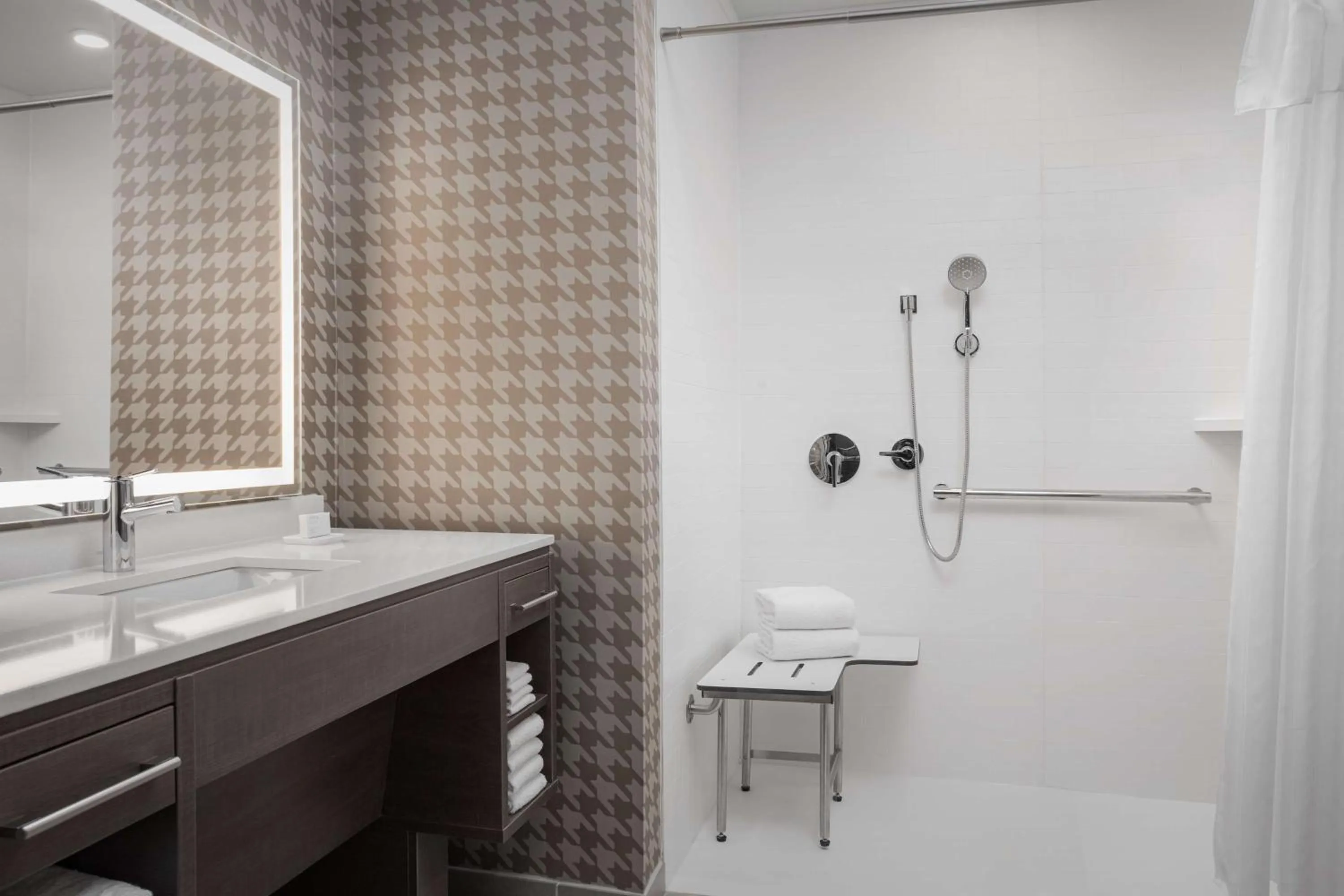 Bathroom in Home2 Suites By Hilton Laredo North