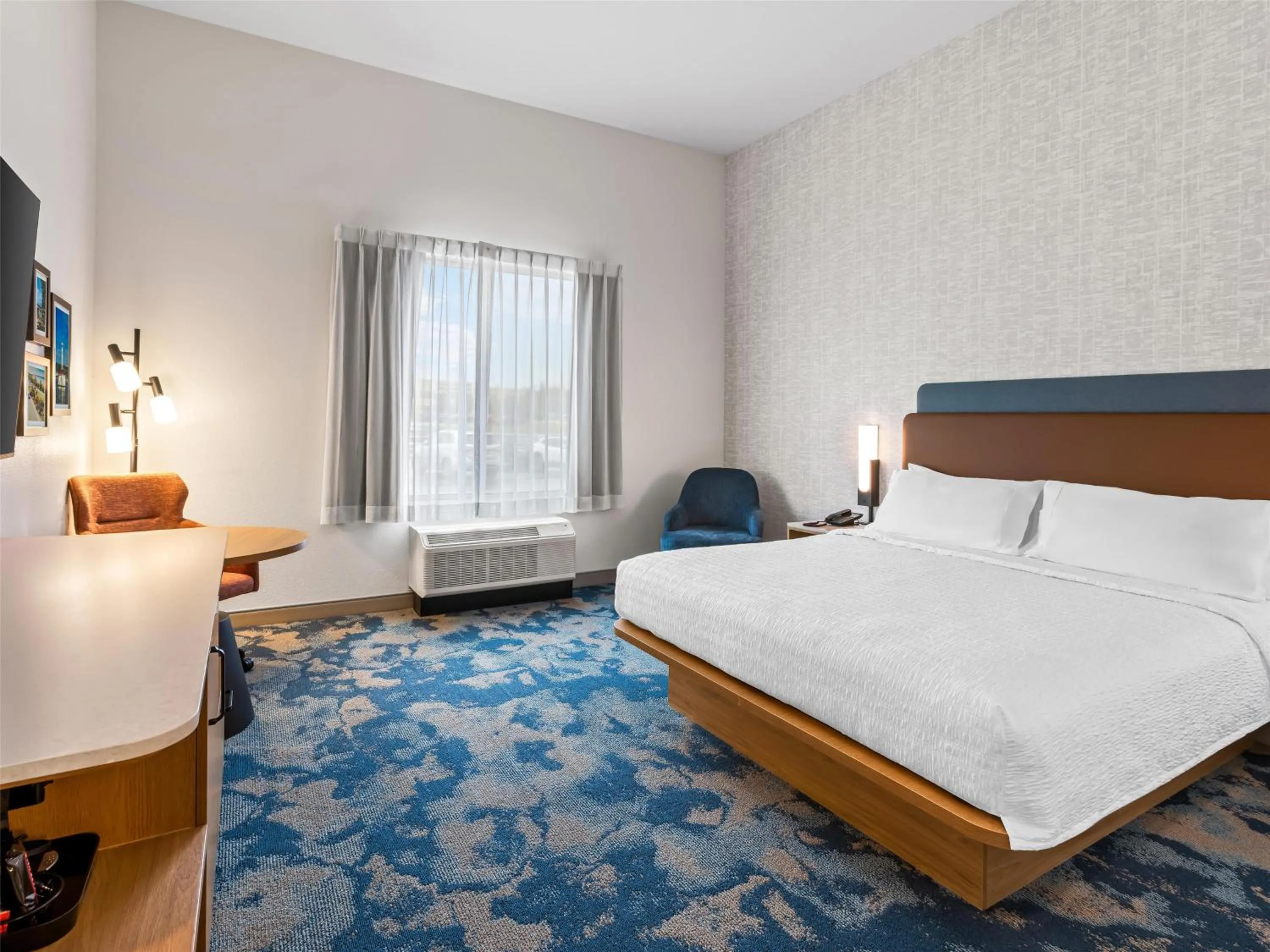 Bed in Hampton Inn St Ignace Lakefront Mackinac