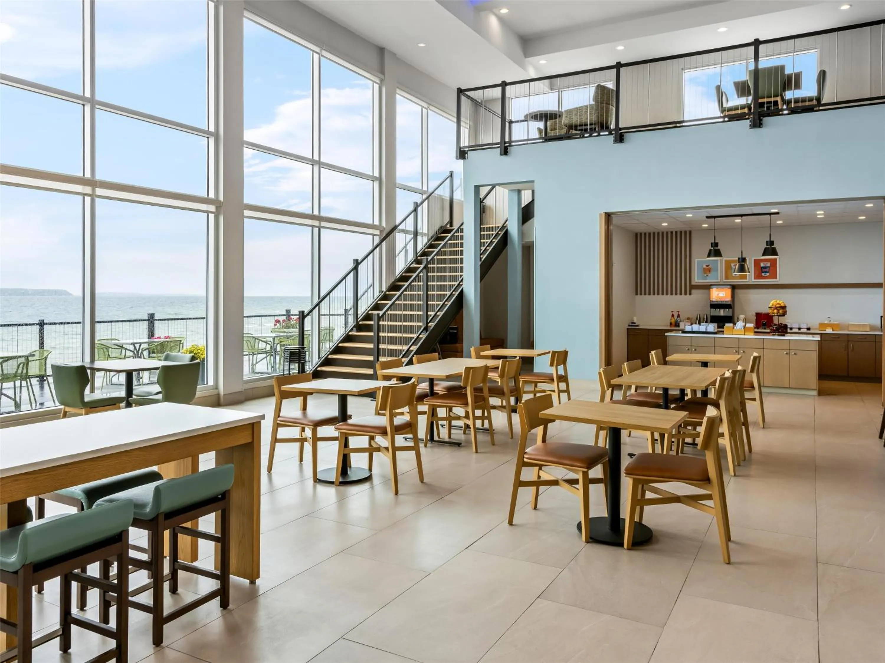 Breakfast in Hampton Inn St Ignace Lakefront Mackinac