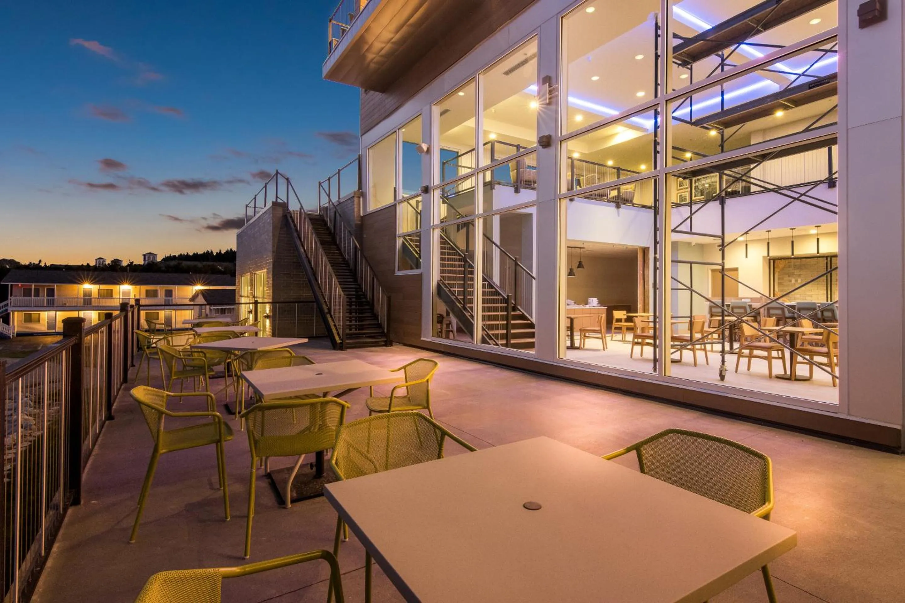 Property building in Hampton Inn St Ignace Lakefront Mackinac