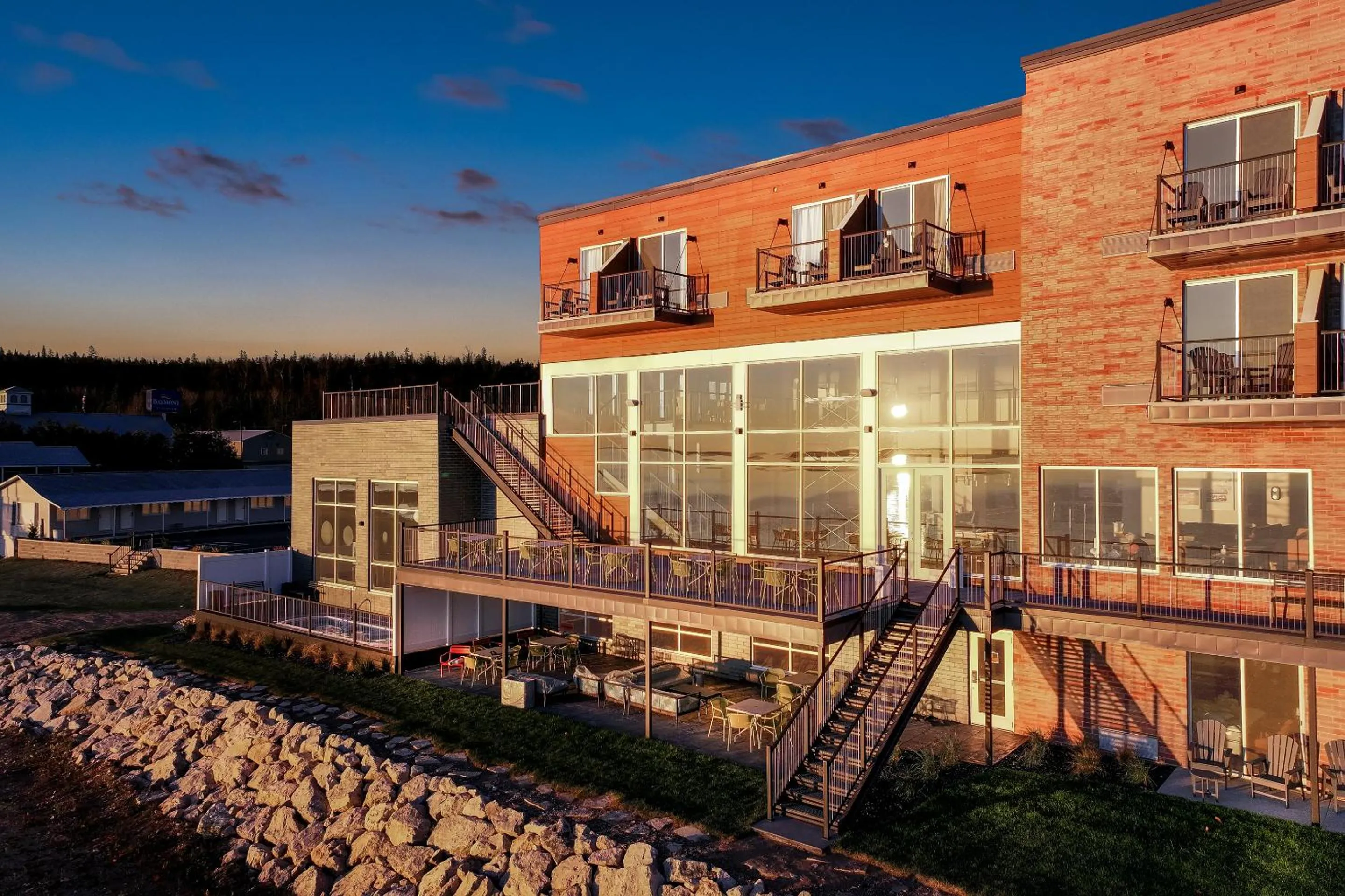 Property building in Hampton Inn St Ignace Lakefront Mackinac