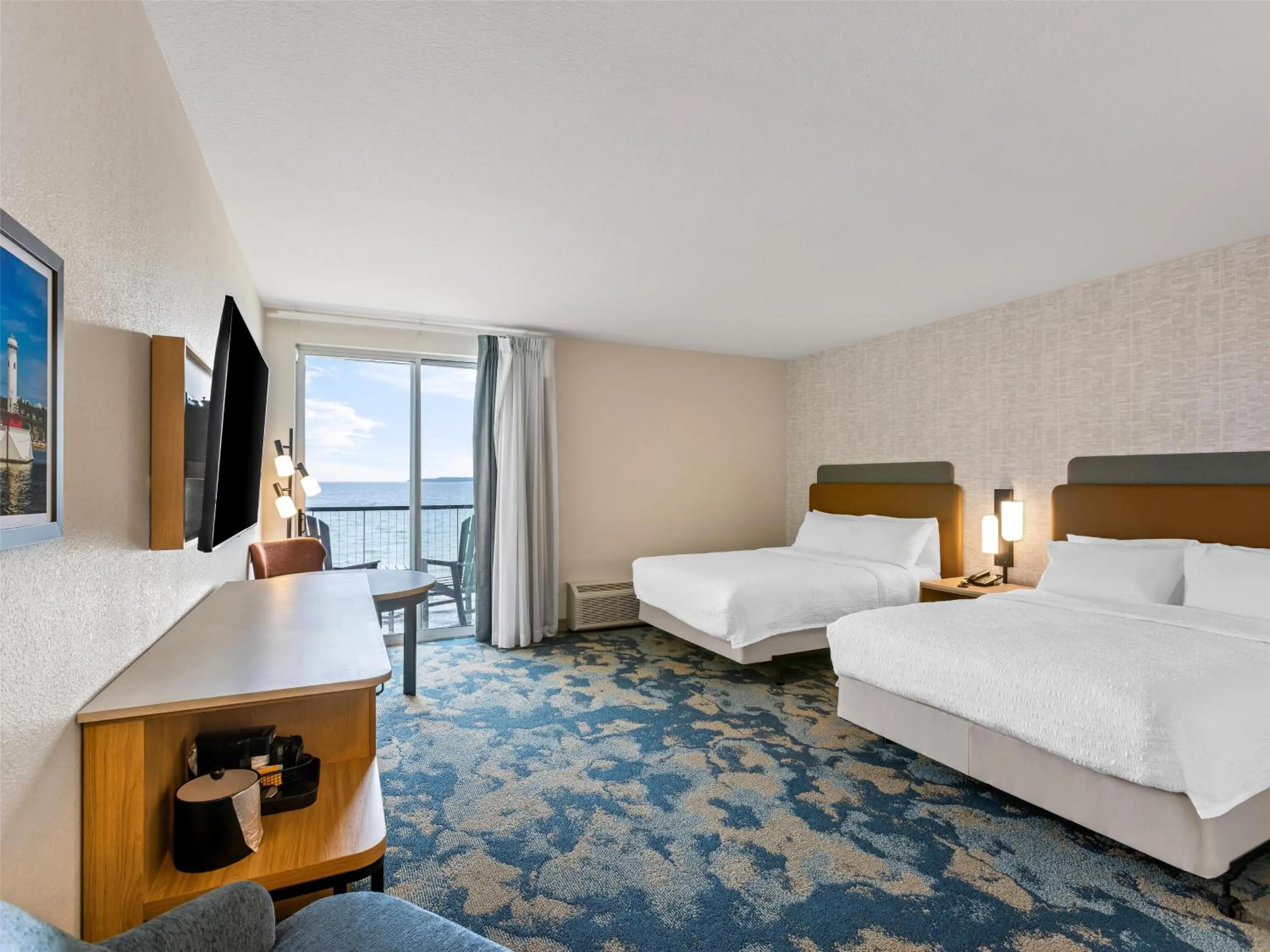 Bed in Hampton Inn St Ignace Lakefront Mackinac