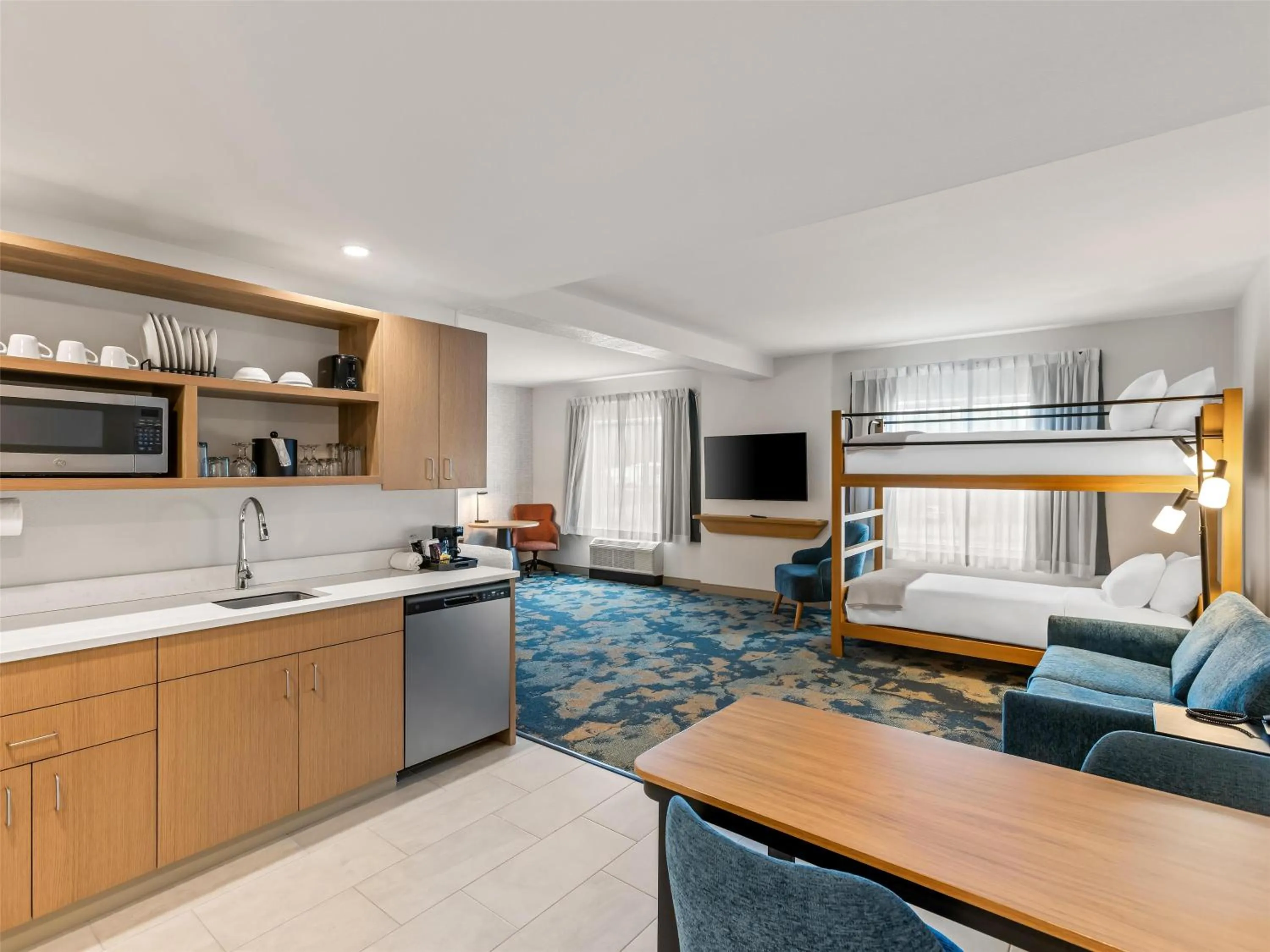 Living room in Hampton Inn St Ignace Lakefront Mackinac