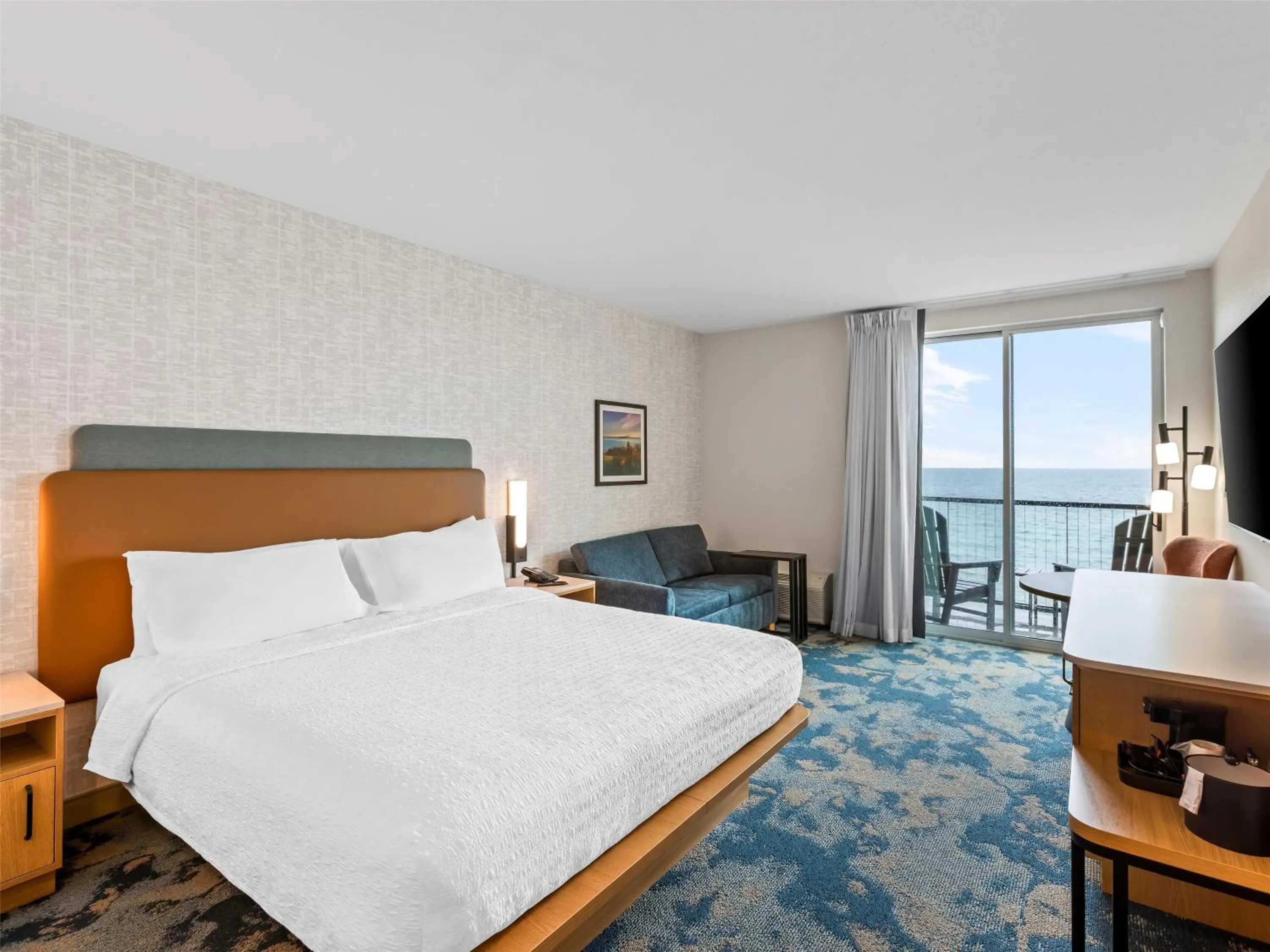 Bed in Hampton Inn St Ignace Lakefront Mackinac