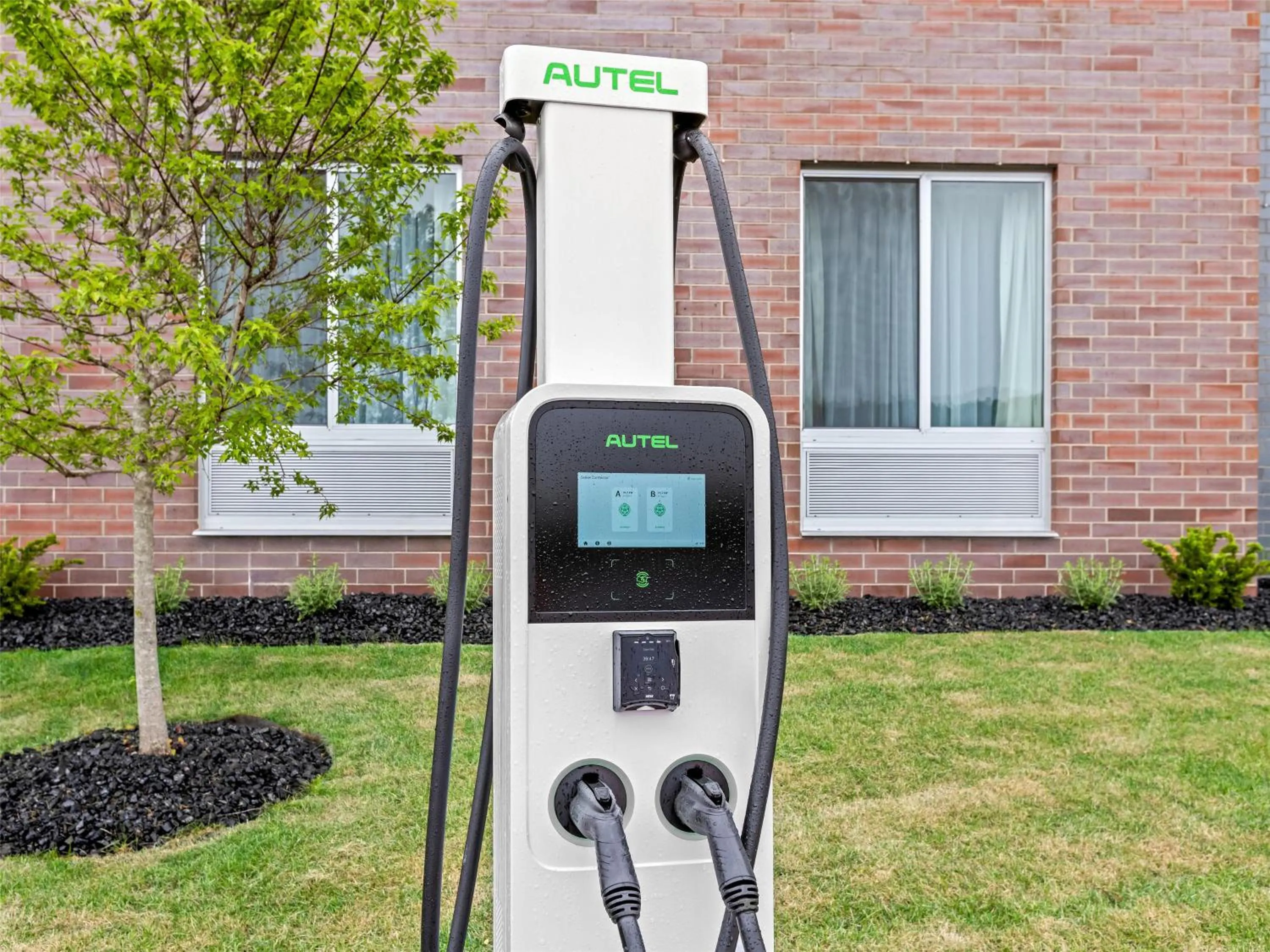 Property building in Hampton Inn St Ignace Lakefront Mackinac