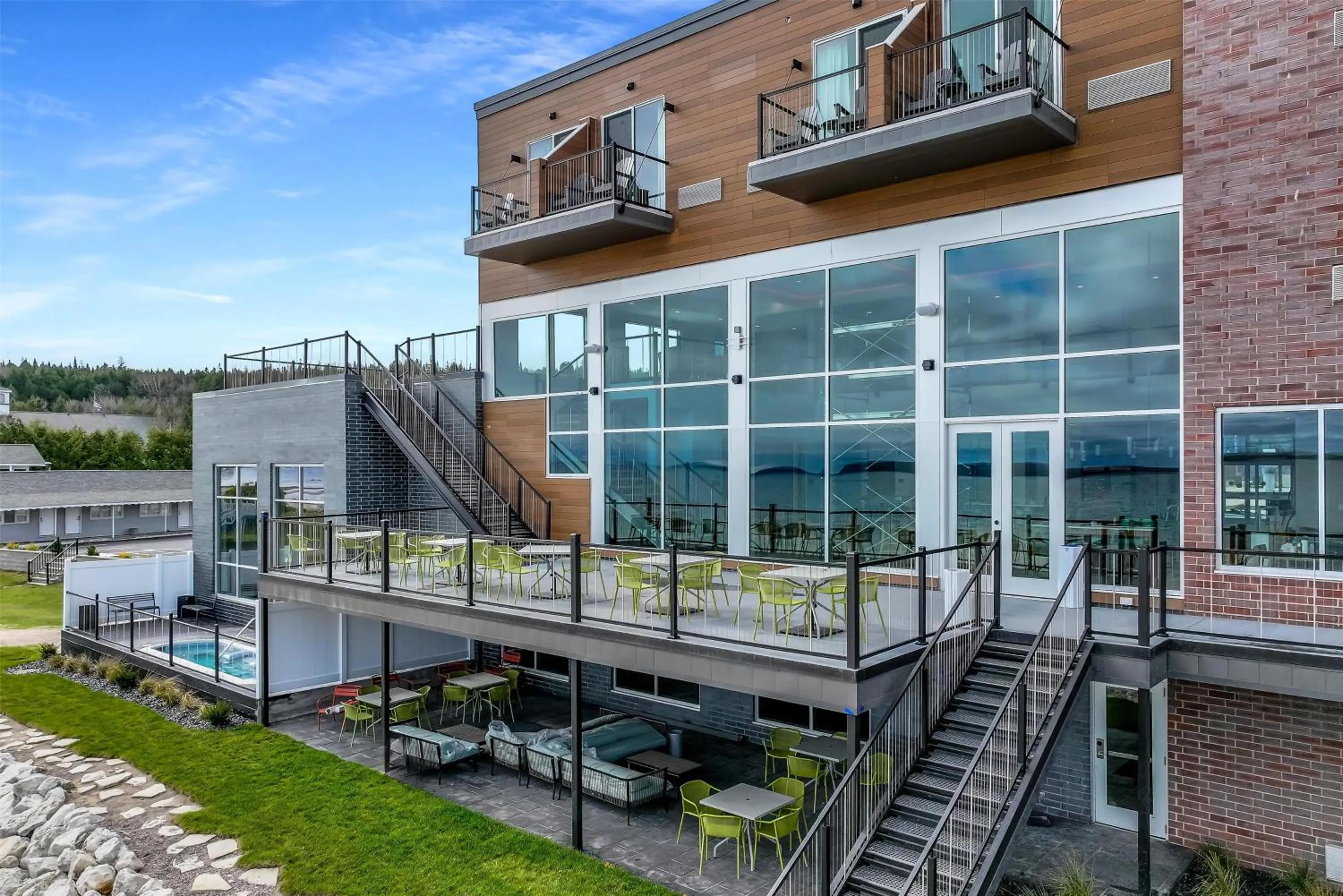 Property building in Hampton Inn St Ignace Lakefront Mackinac