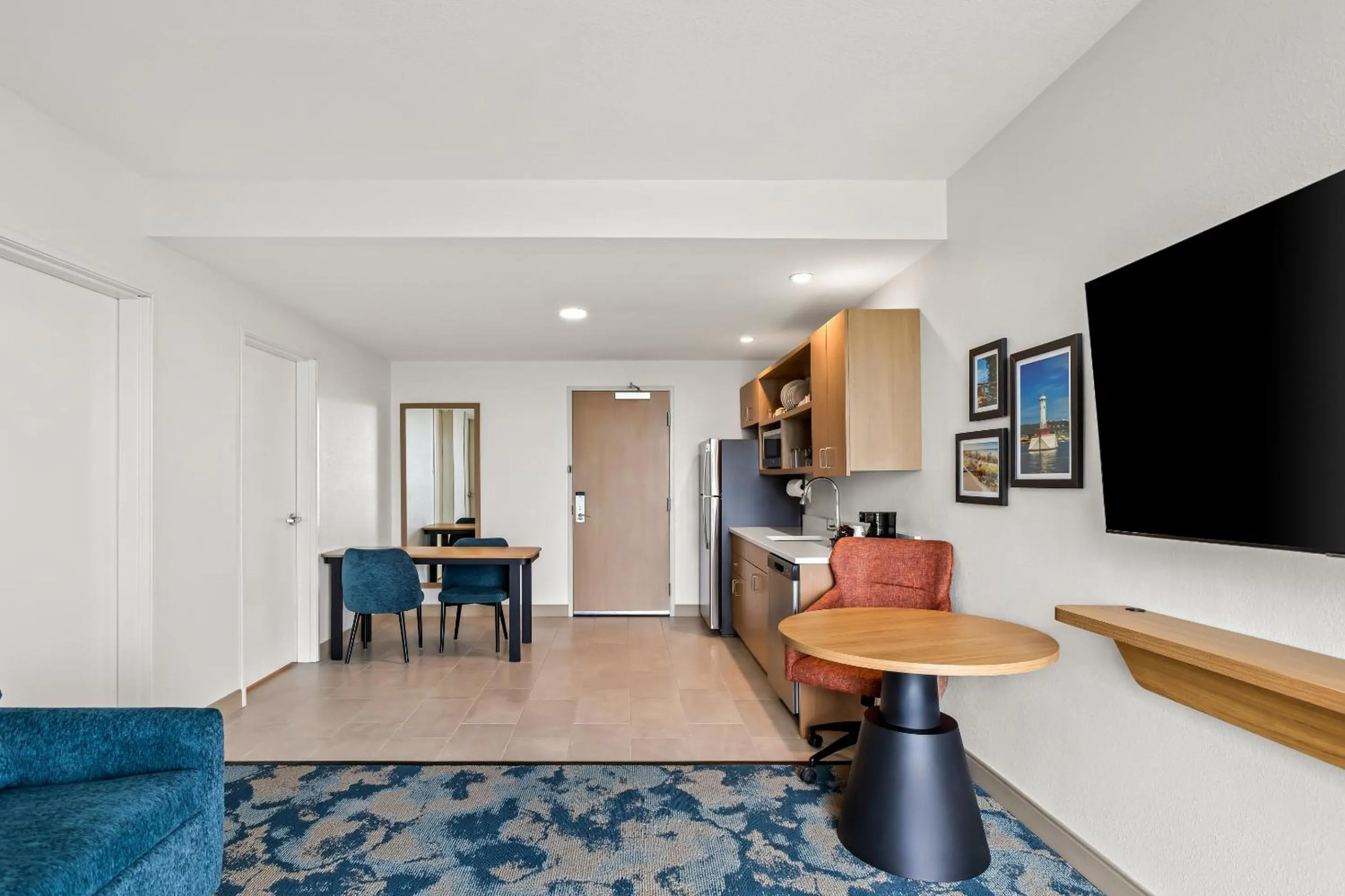 Kitchen or kitchenette in Hampton Inn St Ignace Lakefront Mackinac