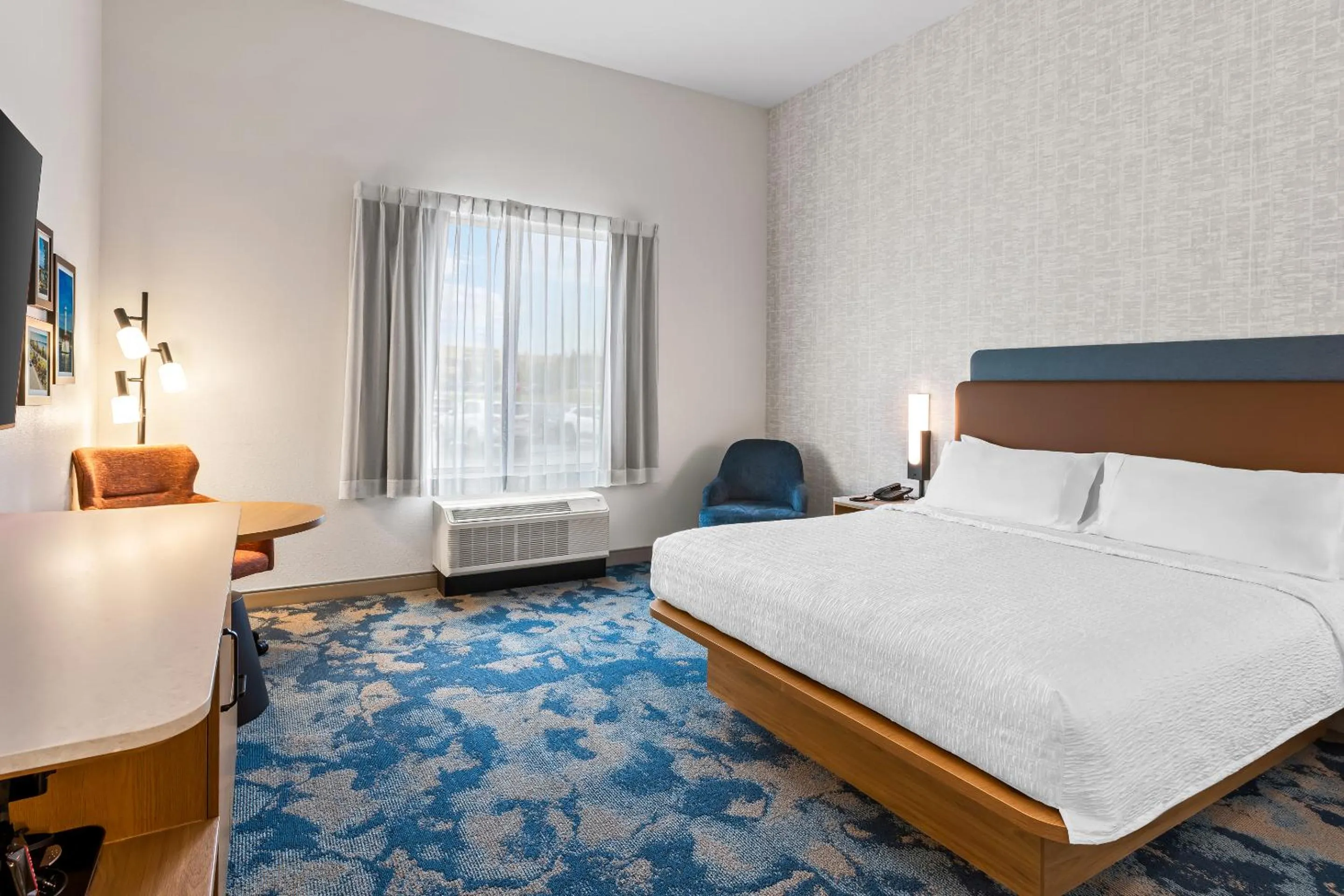 Bed in Hampton Inn St Ignace Lakefront Mackinac