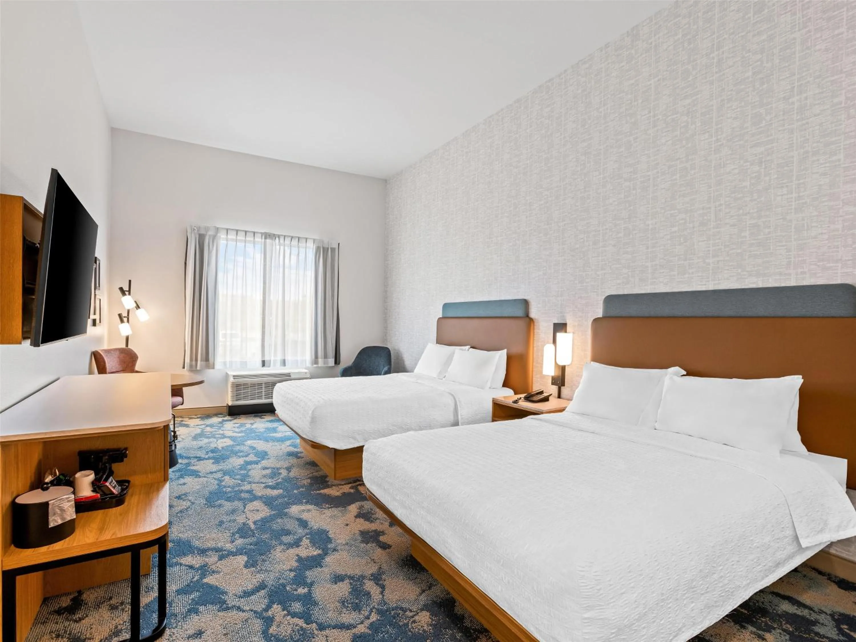 Bed in Hampton Inn St Ignace Lakefront Mackinac