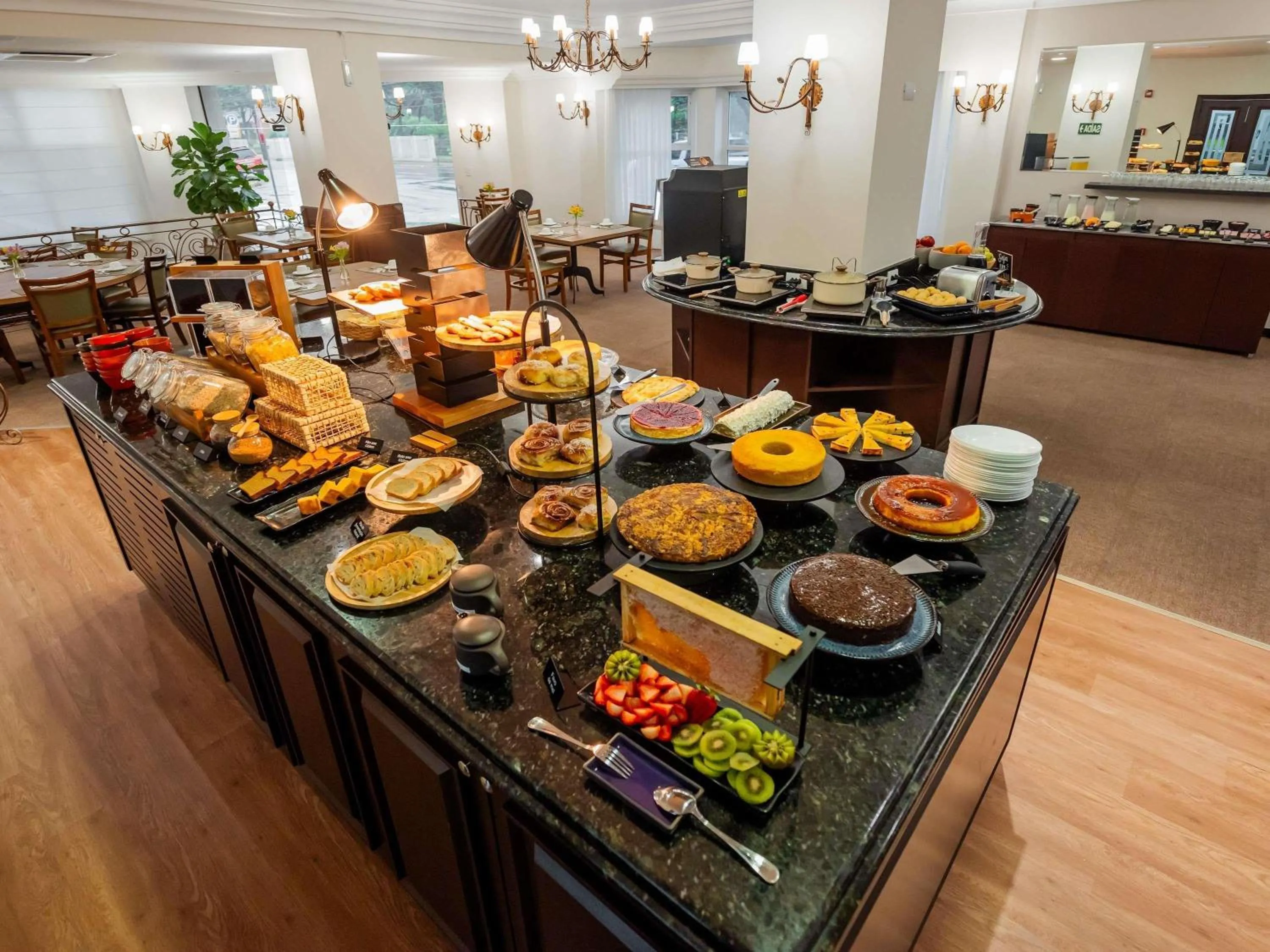 Breakfast in Mercure Jaragua do Sul