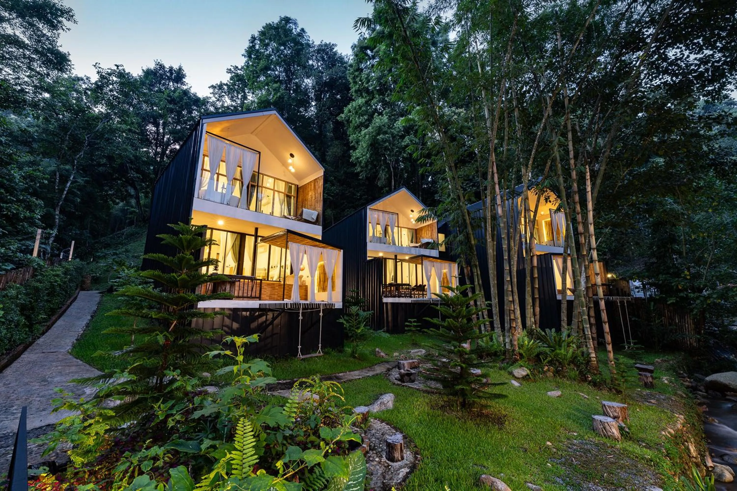 Property building in Inthada At Mae Kampong