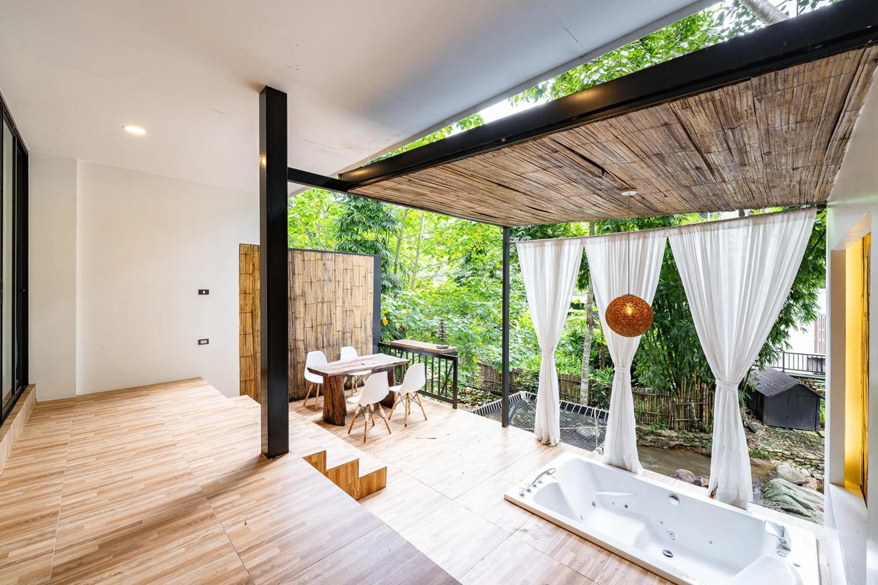 Area and facilities in Inthada At Mae Kampong