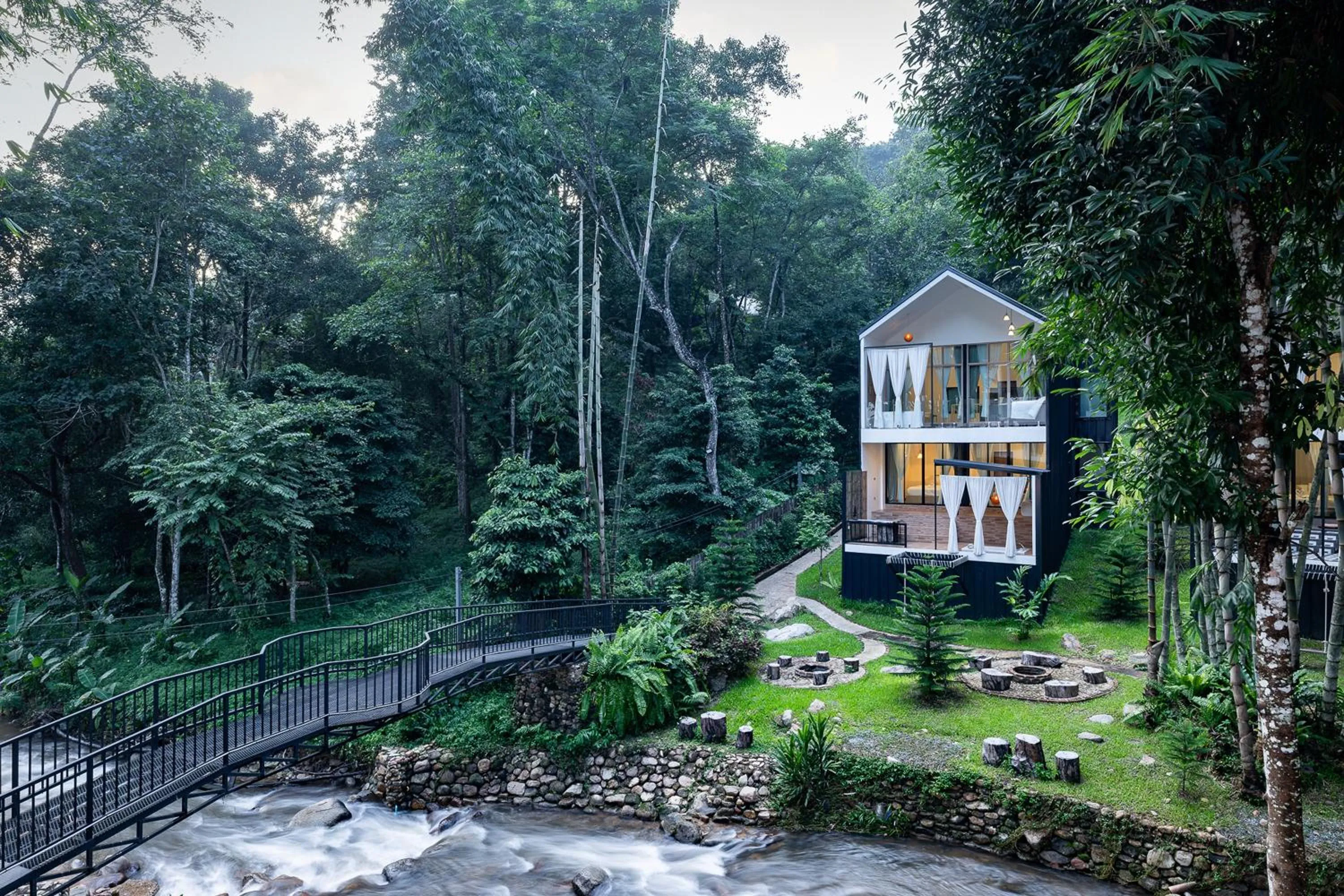 Property building in Inthada At Mae Kampong