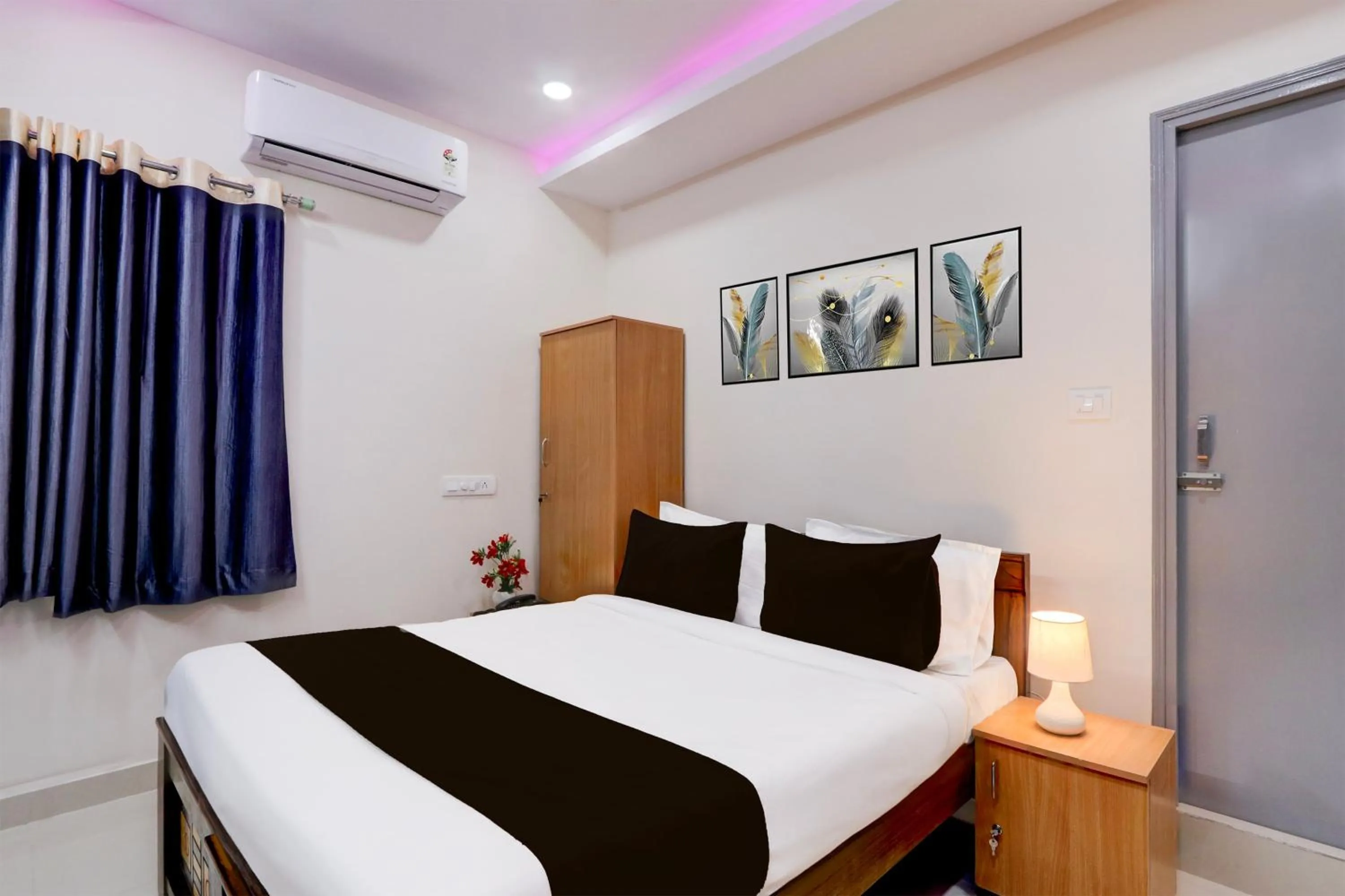 Bedroom, Bed in Super Townhouse Nanak Ram Guda Near WaveRock SEZ