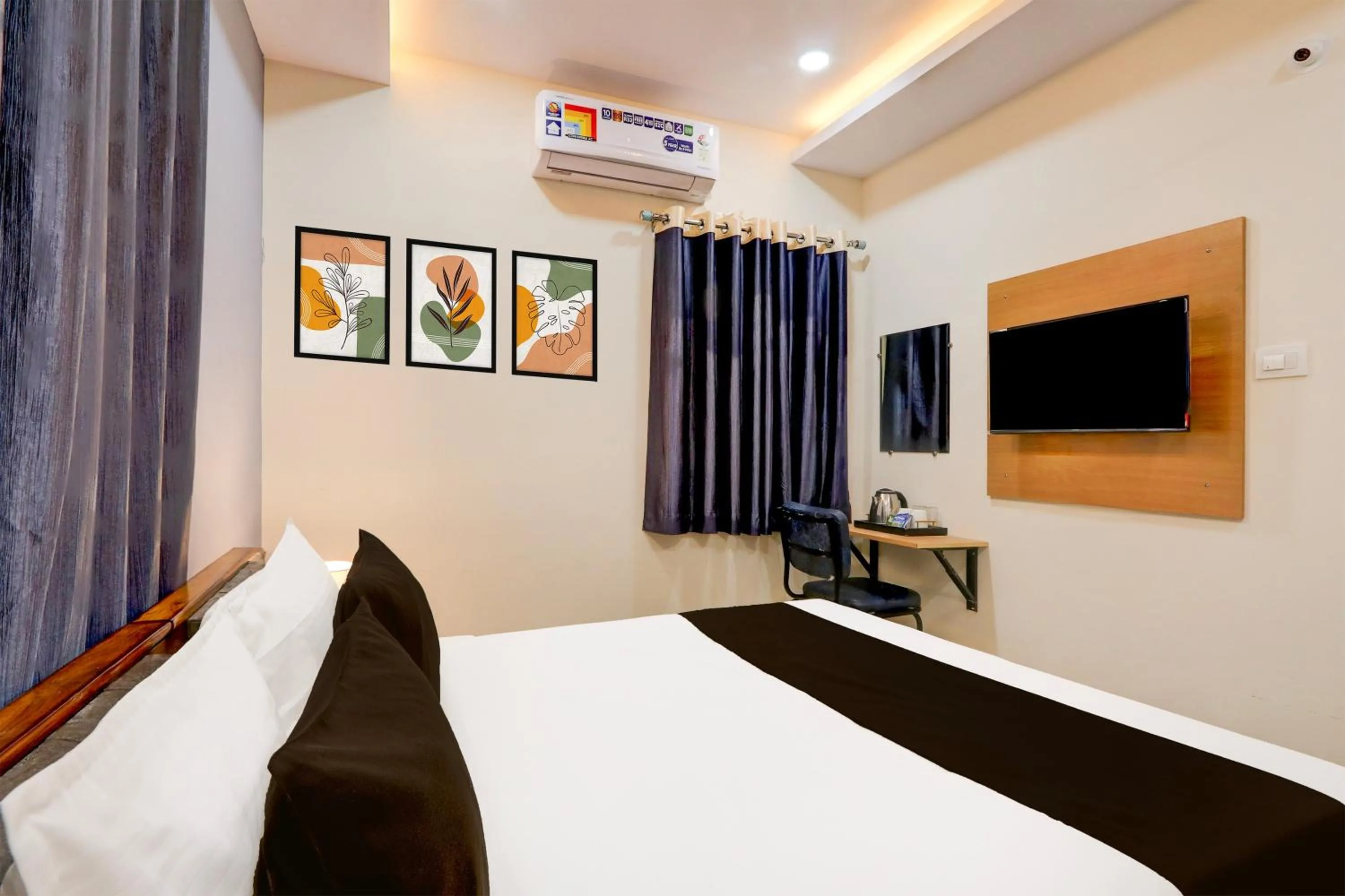 Bedroom, Bed in Super Townhouse Nanak Ram Guda Near WaveRock SEZ