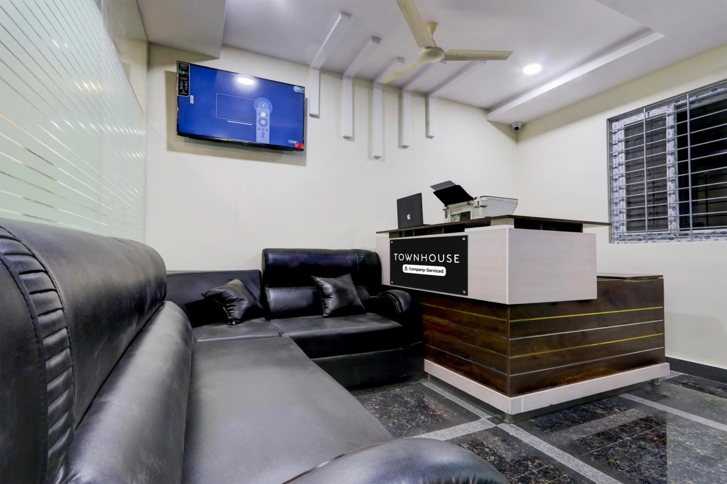 Lobby or reception in Super Townhouse Nanak Ram Guda Near WaveRock SEZ