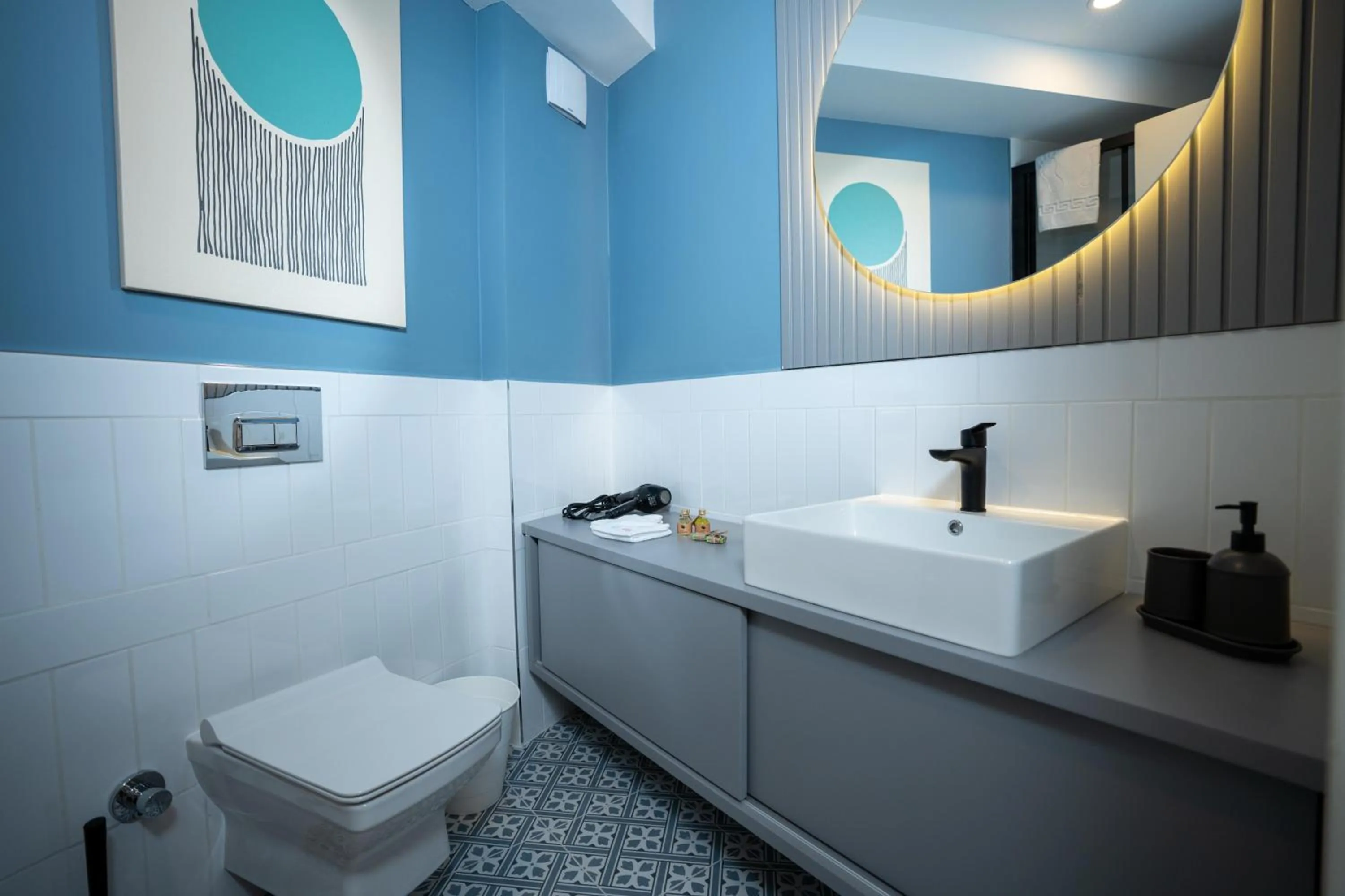 Toilet in Bird Nest Suites