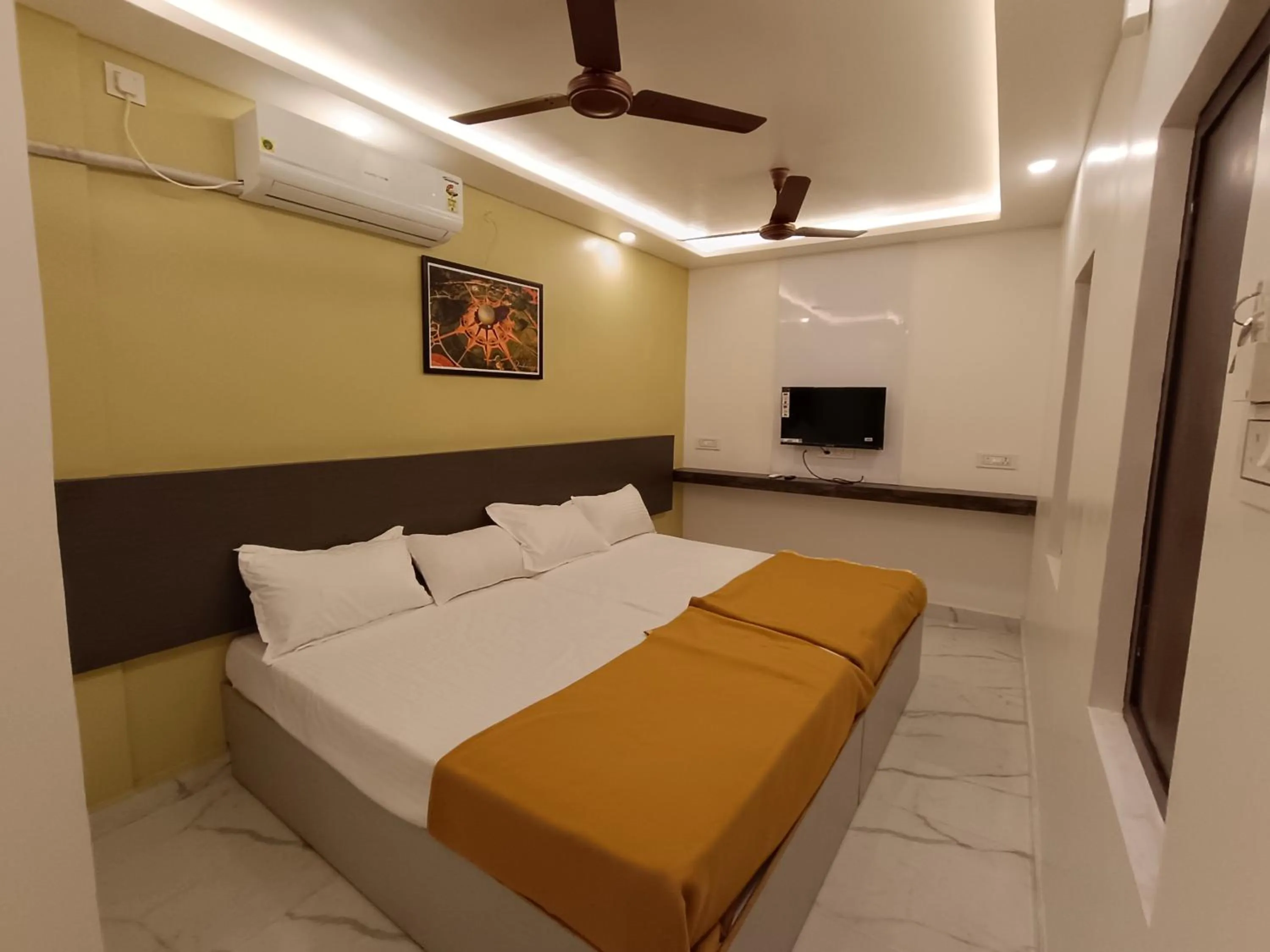 TV and multimedia, Bed in Arul Residency