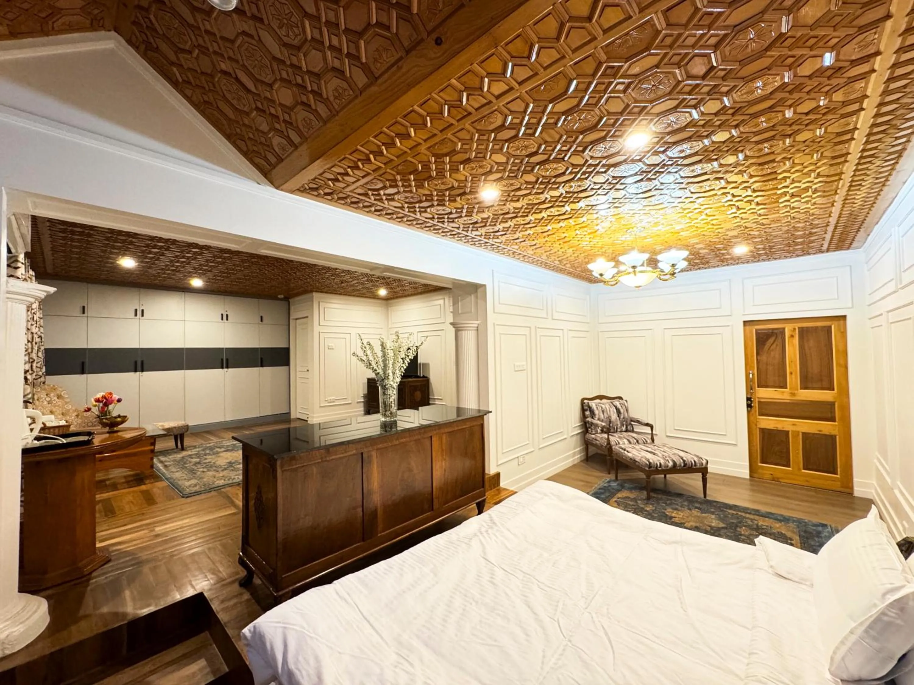 Junior Suite in Tree of Life Lakeside Cottage, Srinagar