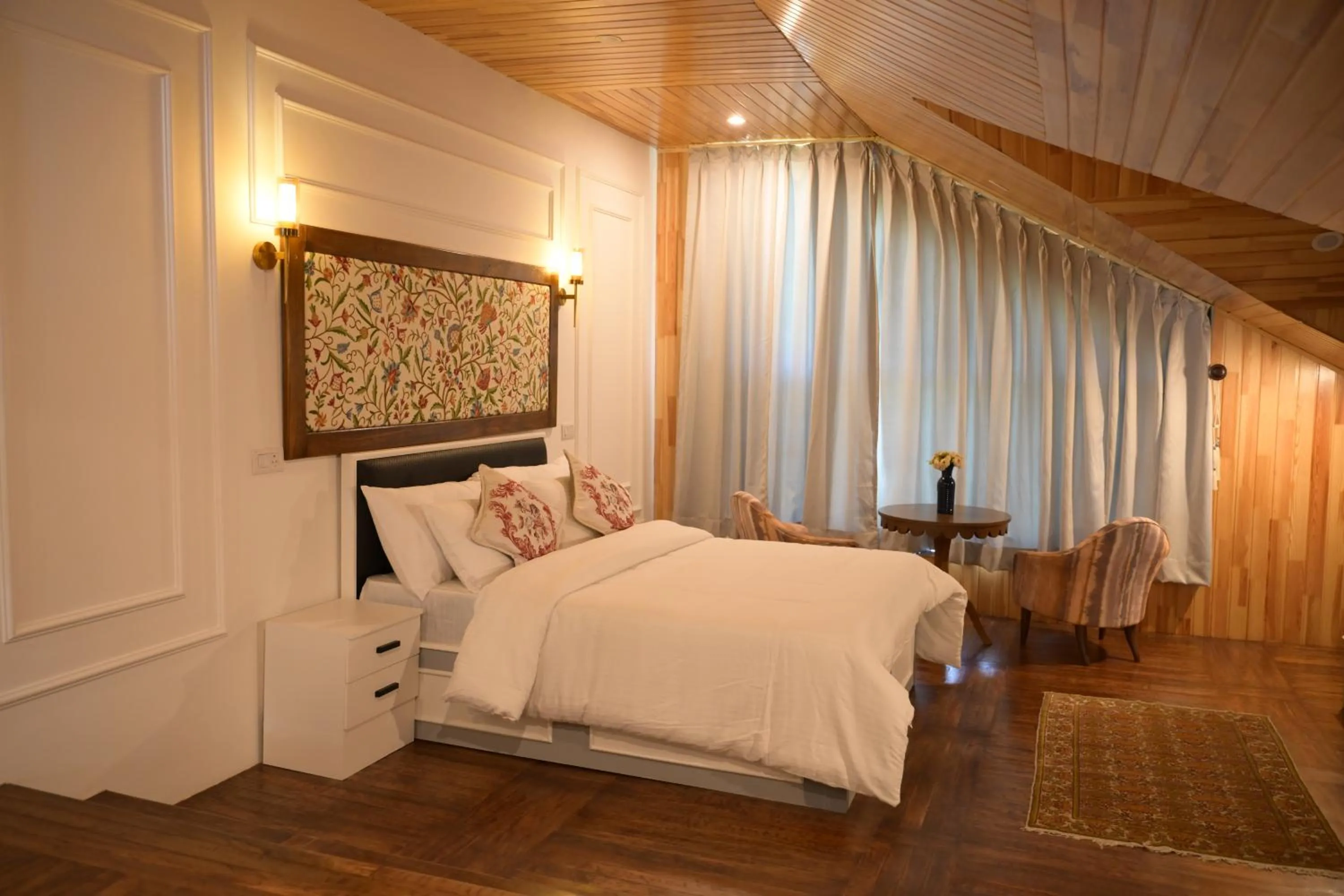 Double Room with Lake View in Tree of Life Lakeside Cottage, Srinagar