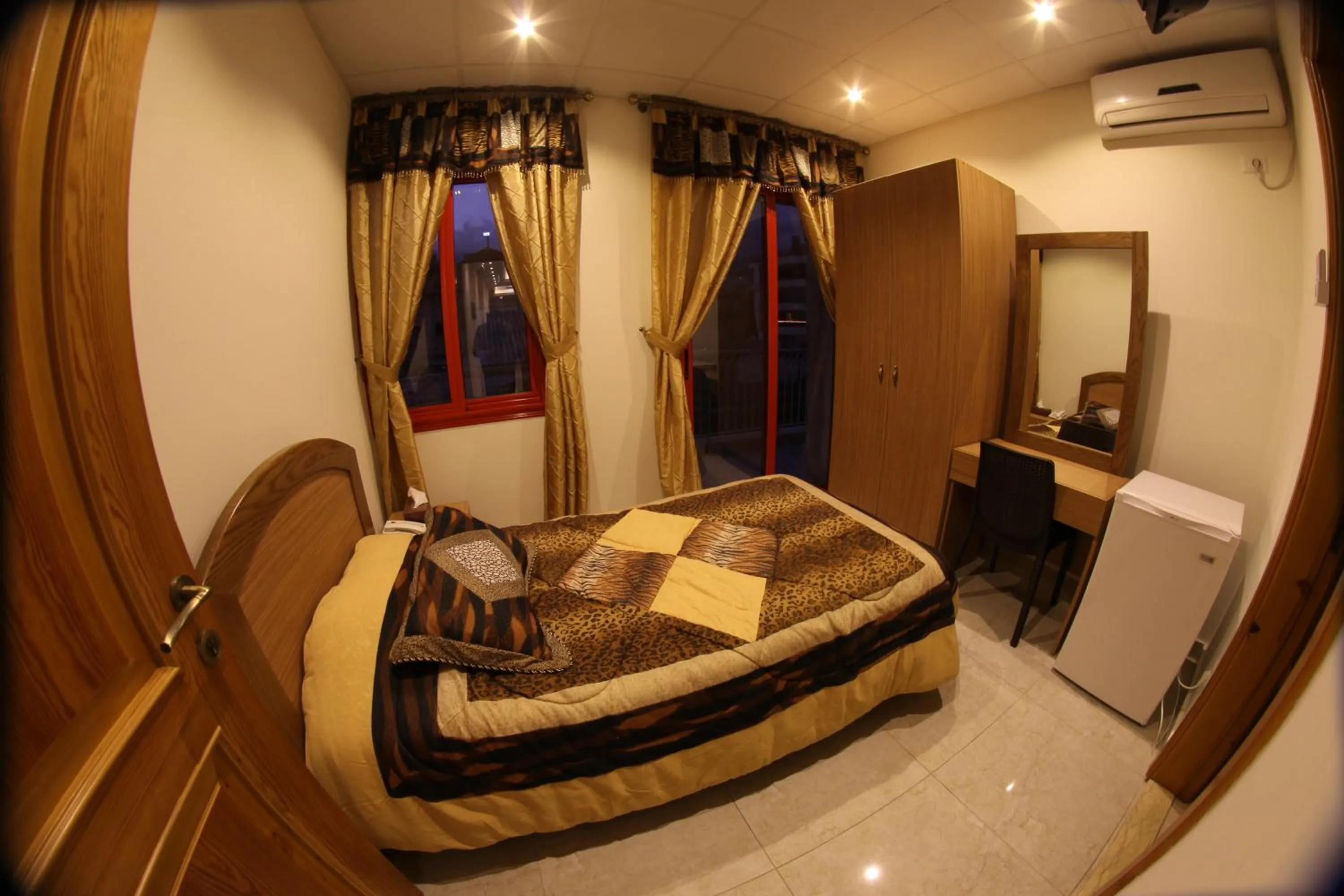 Night, Bed in Hotel St Jean