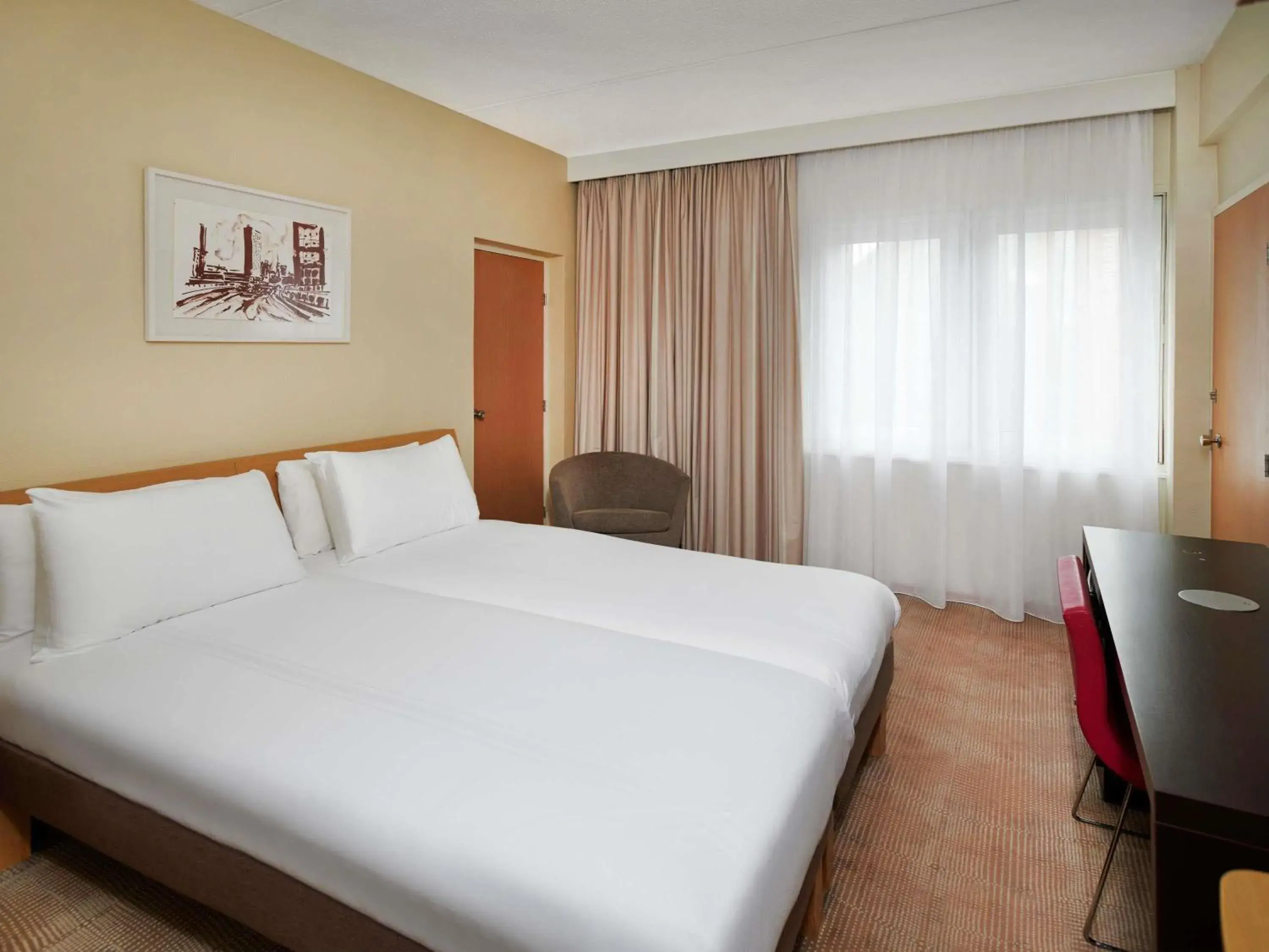 Superior Twin Room - Accessible in Novotel London West Superior Twin Room - Accessible in Novotel London West