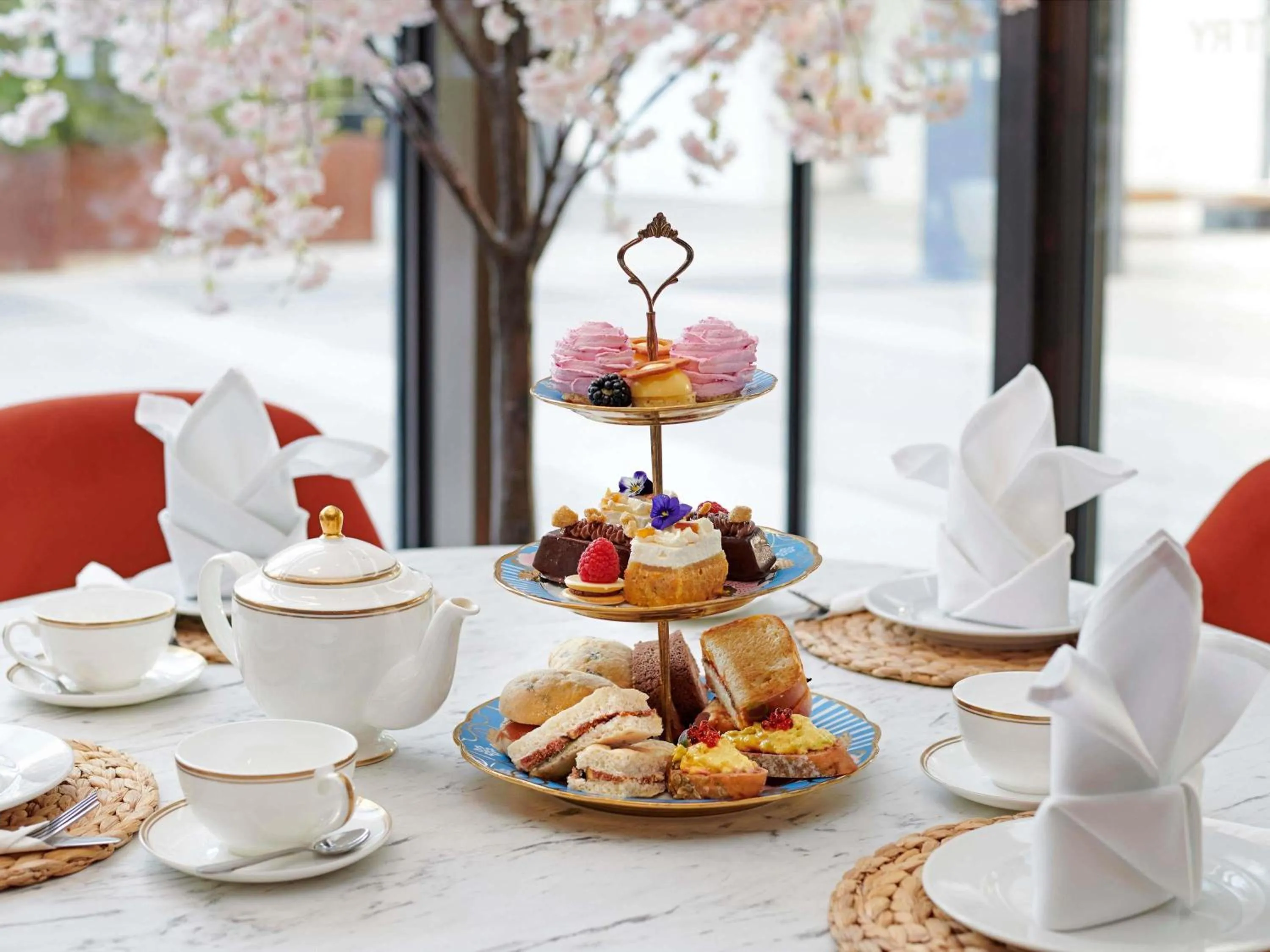 Lounge or bar in Novotel London West