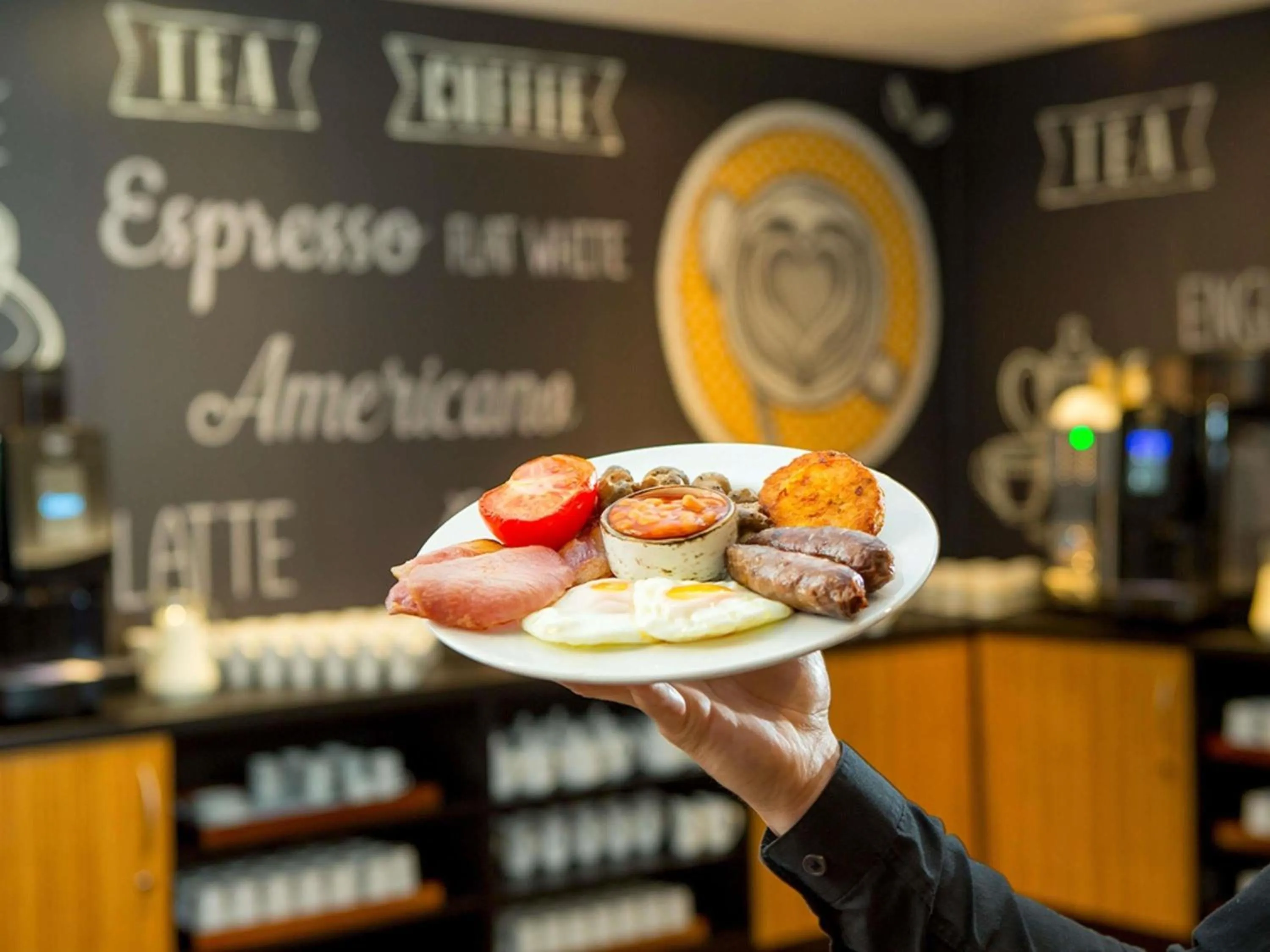 Breakfast in Novotel London West