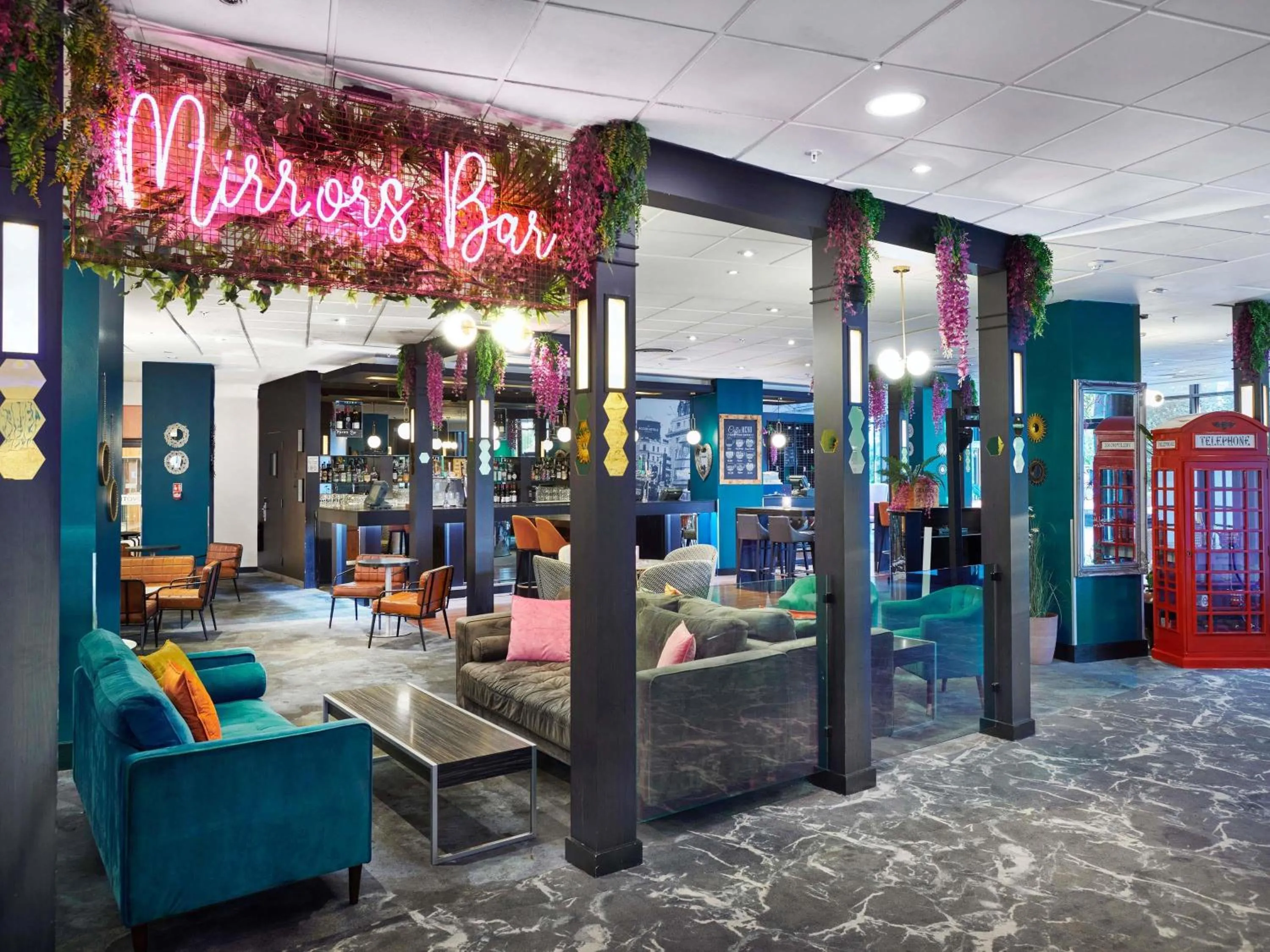 Lounge or bar in Novotel London West