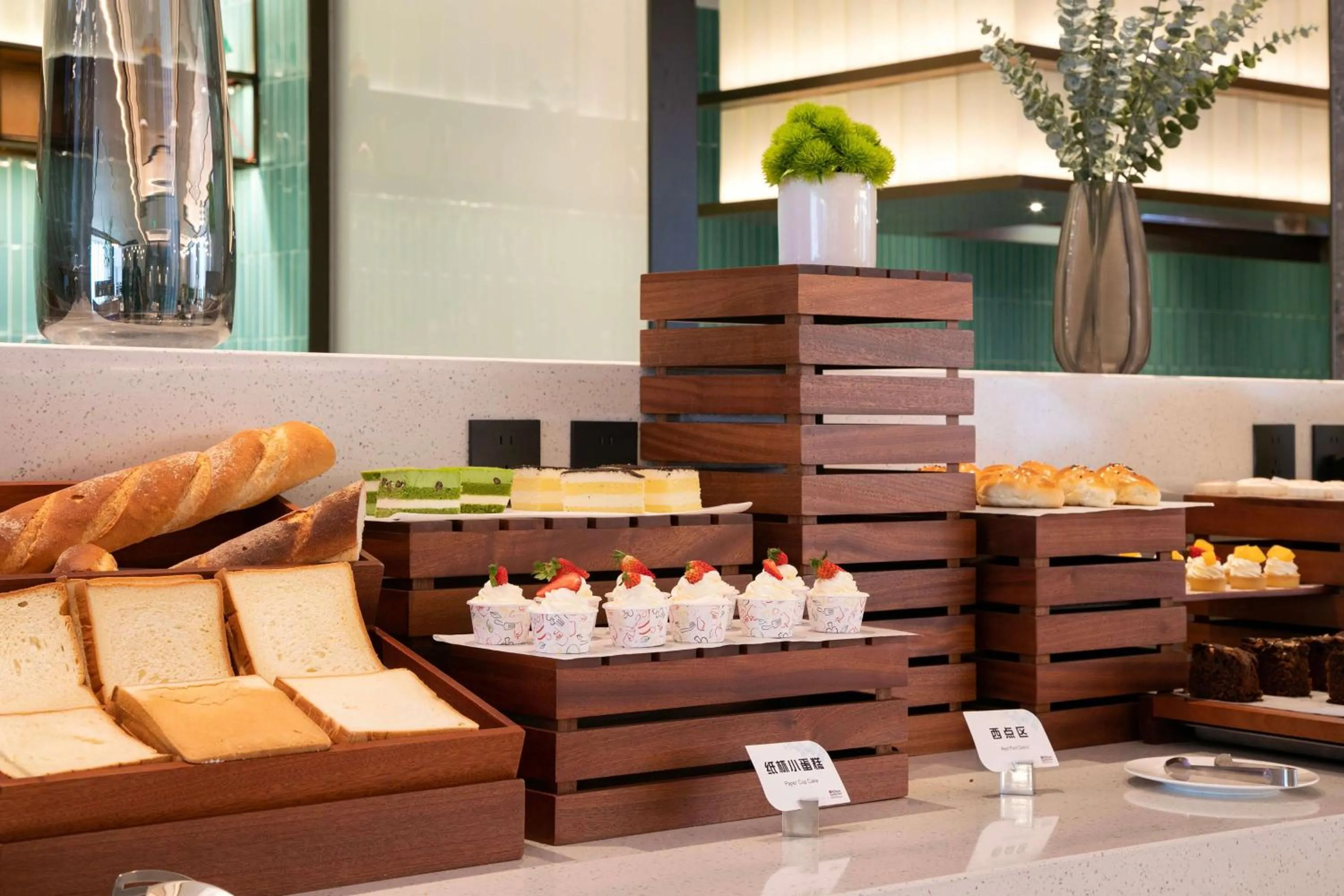 Restaurant/places to eat in Hilton Garden Inn Handan She County