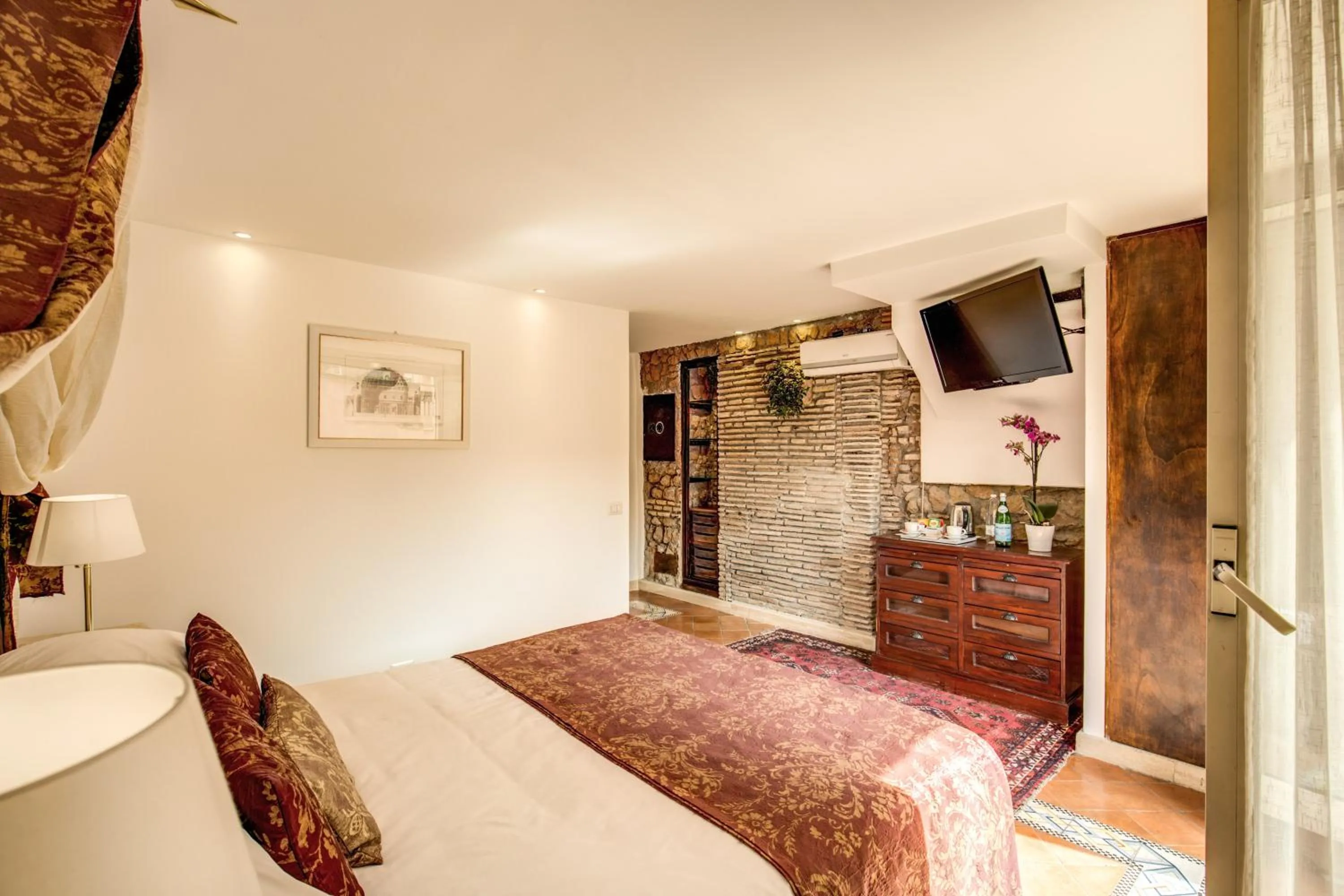 Bed in Pantheonview - Luxury Suites