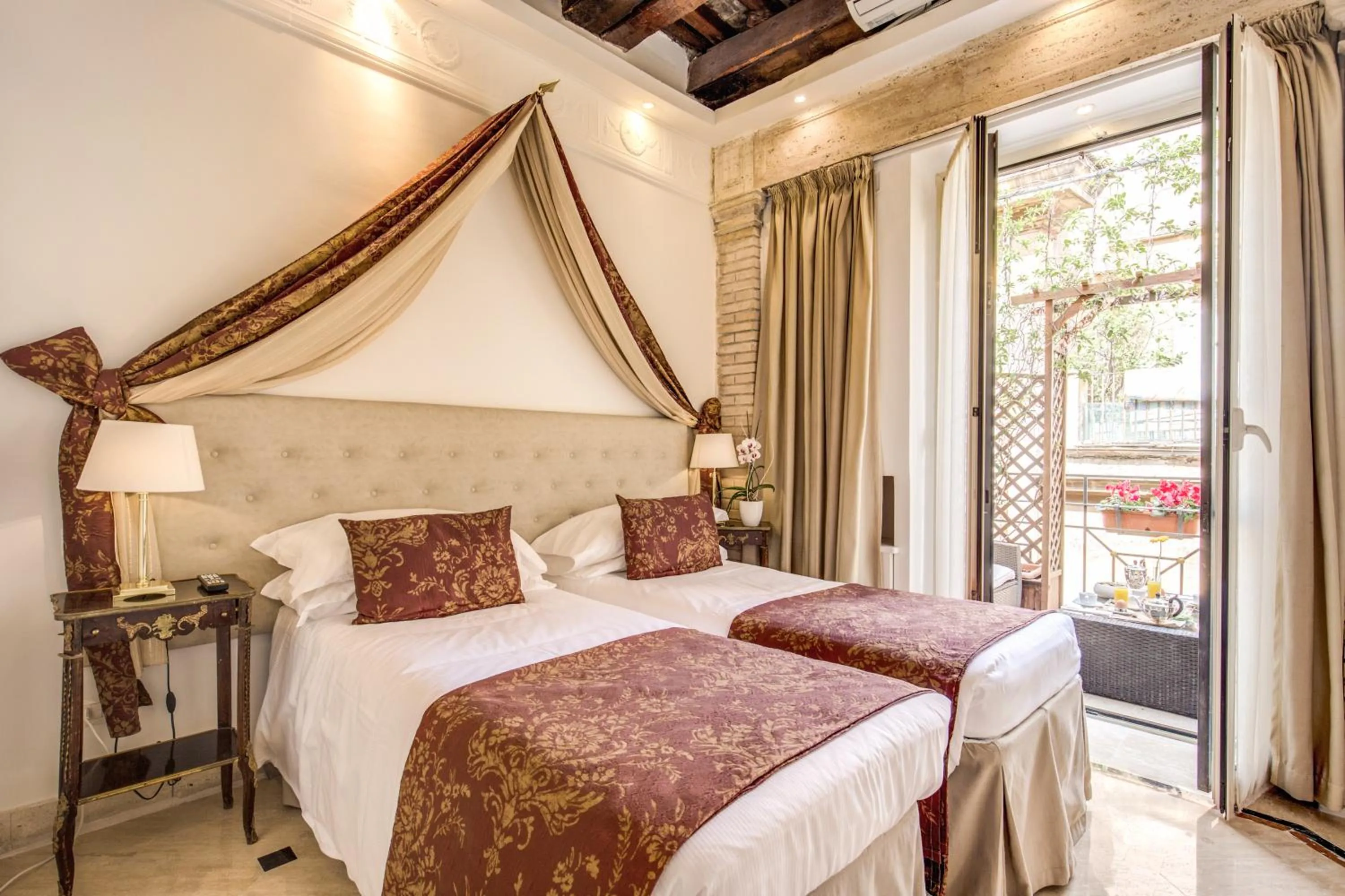 Bed in Pantheonview - Luxury Suites