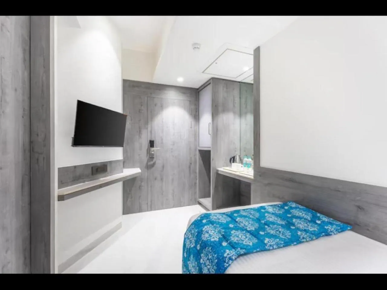 Bedroom, Bed in Hotel Supreme Comforts - Mumbai Airport